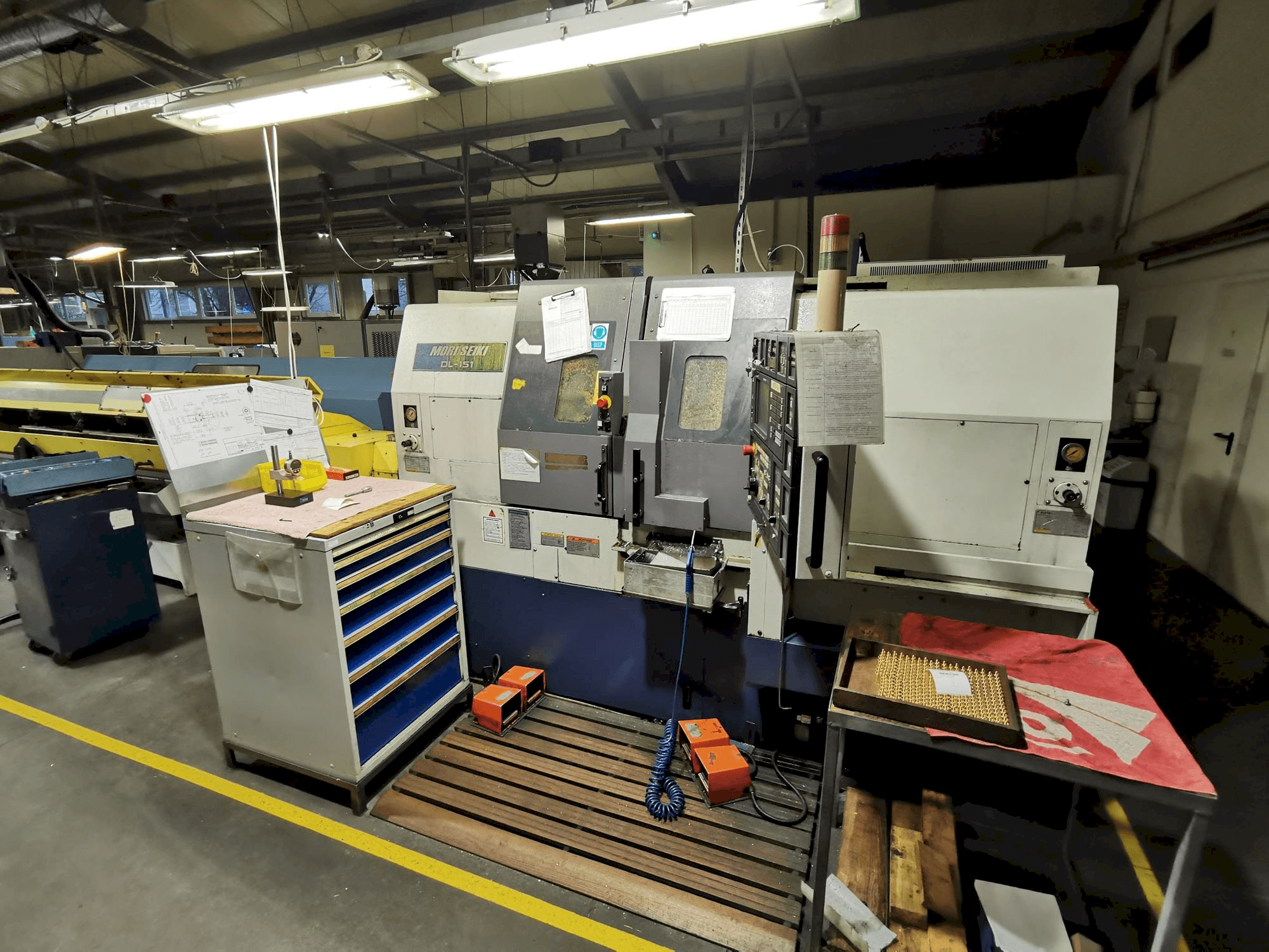 Frontansicht der MORI SEIKI DL-151Y Maschine