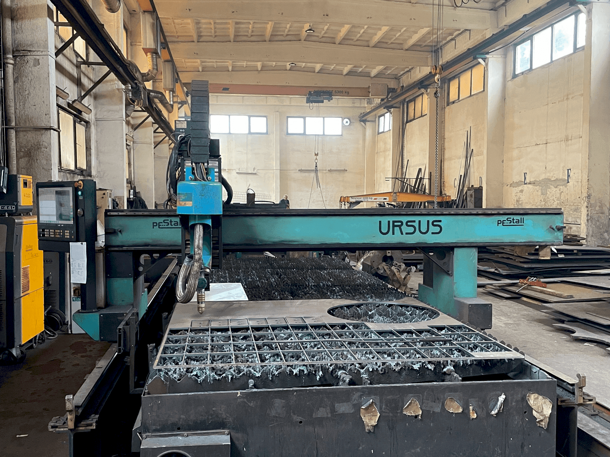 Frontansicht der PESTALL Ursus Maschine