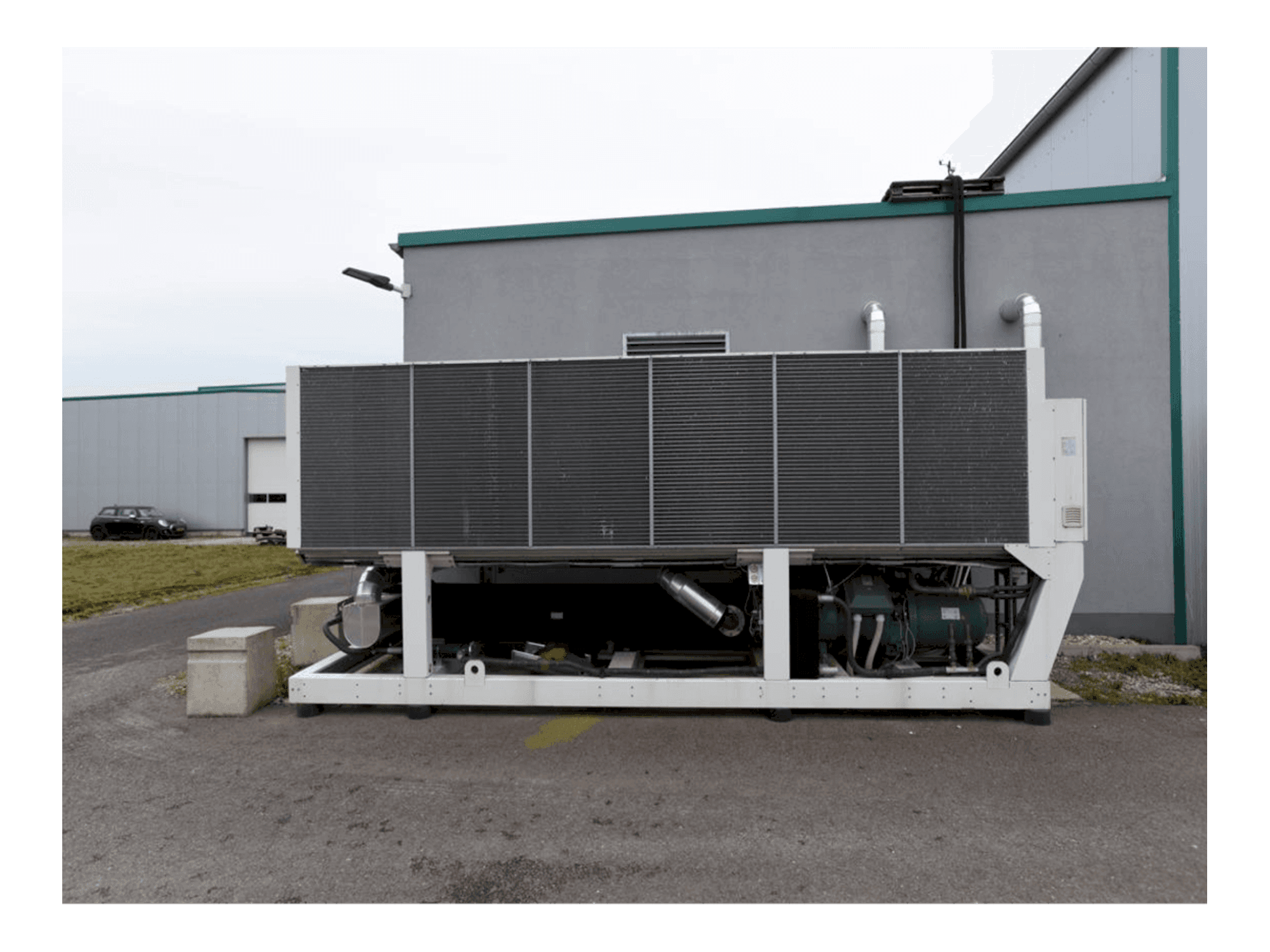 Frontansicht der Mitsubishi Electric Glider Evo CLA 660 Maschine