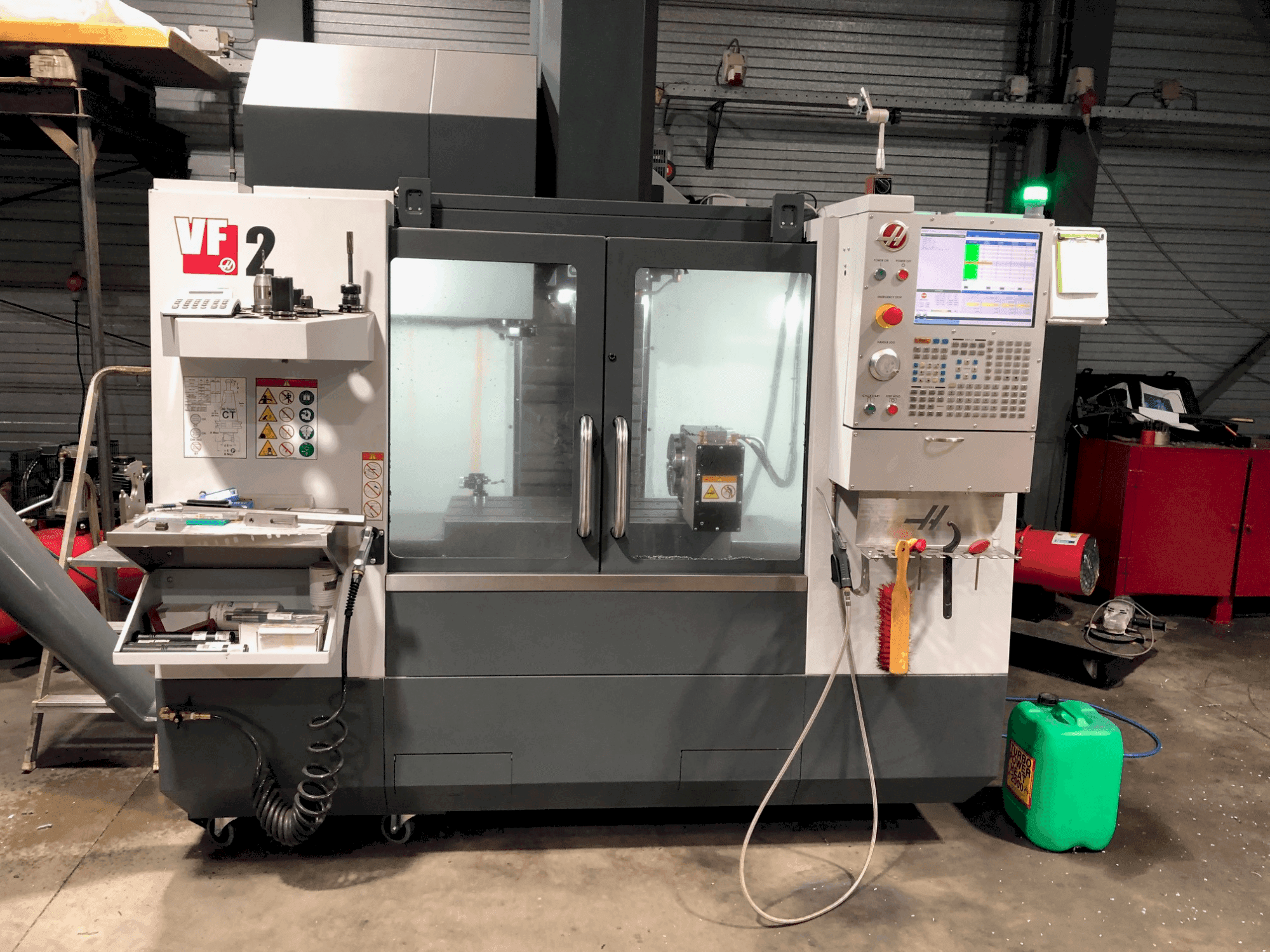 Frontansicht der HAAS VF-2 Maschine