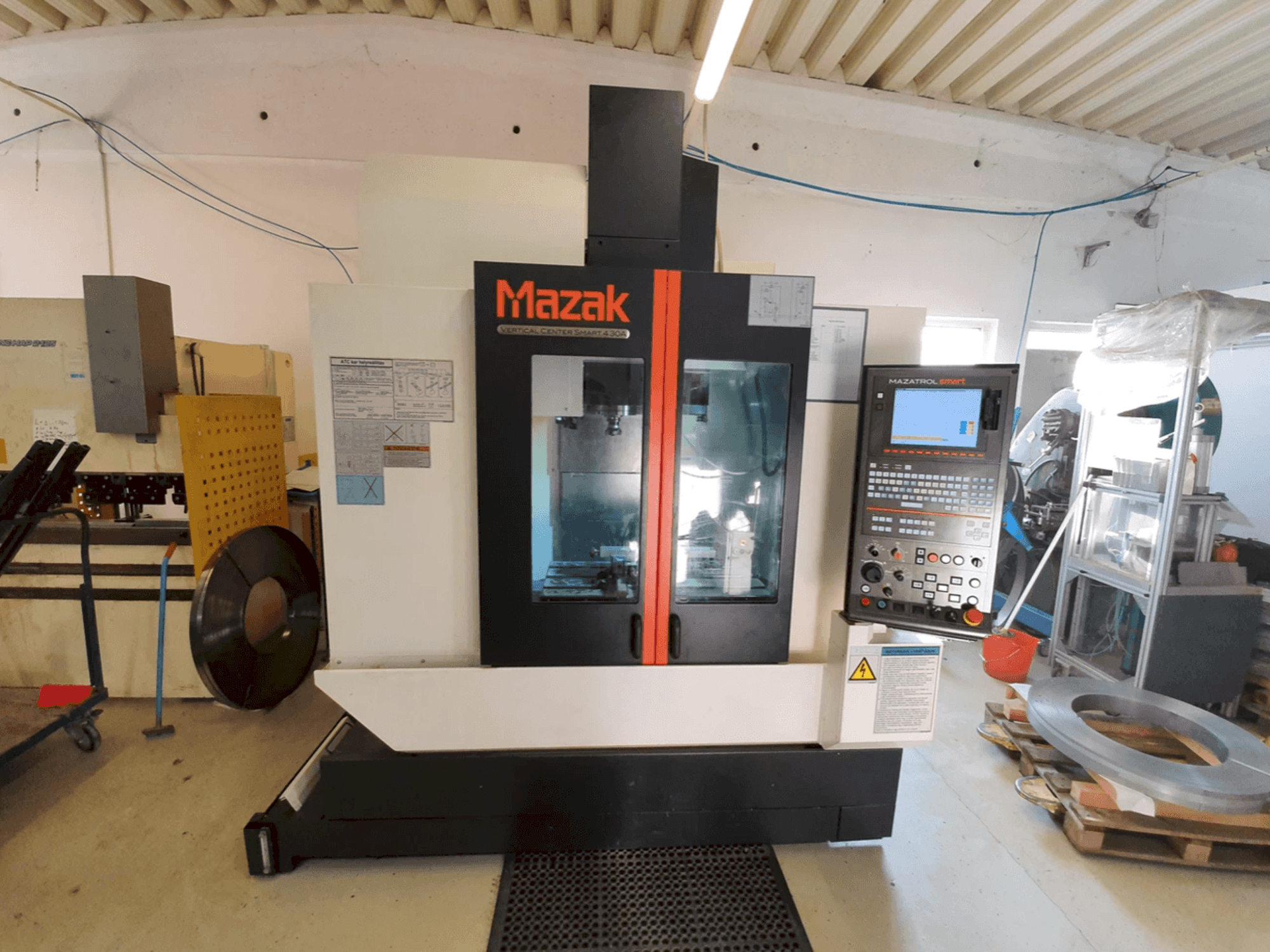 Frontansicht der Mazak 430A Maschine
