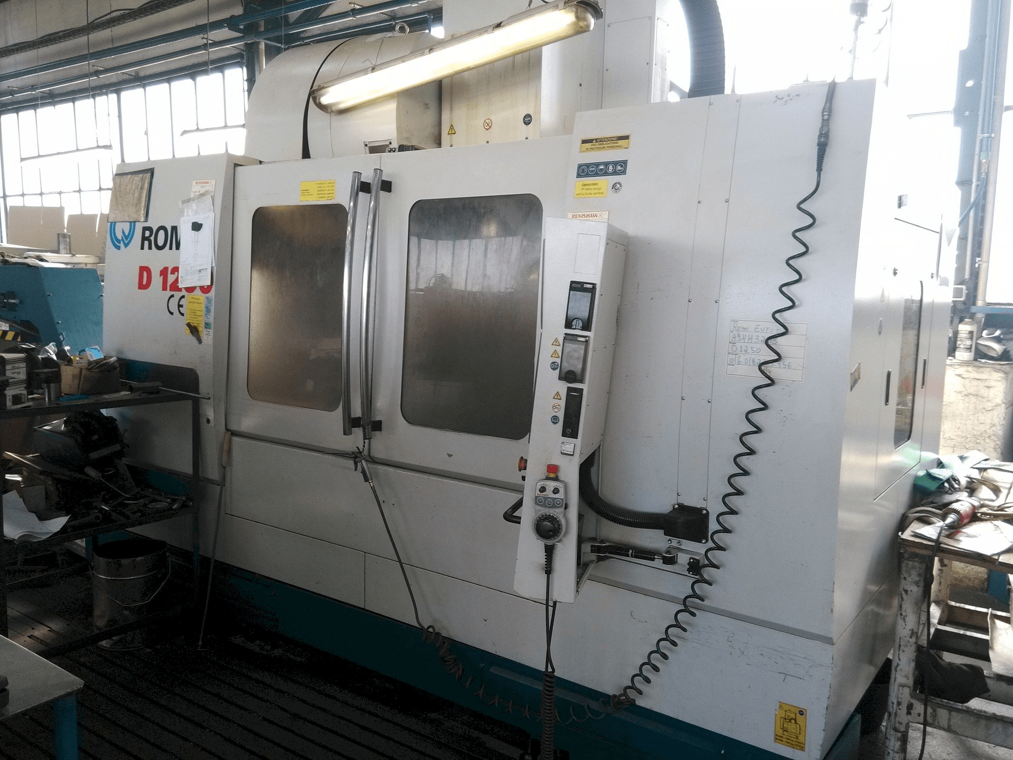 Frontansicht der Romi D 1250 Maschine