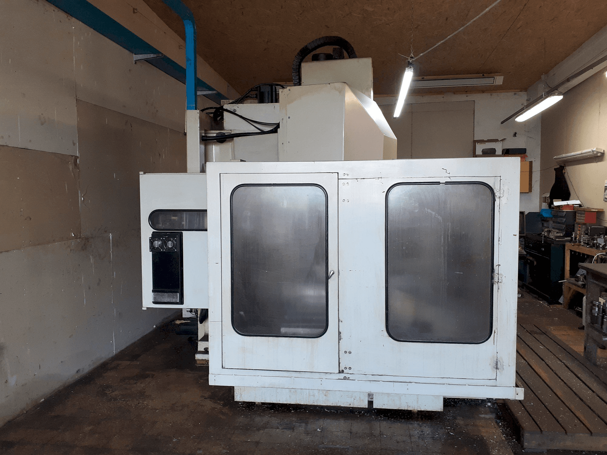 Frontansicht der Hurco BMC 50-P Maschine