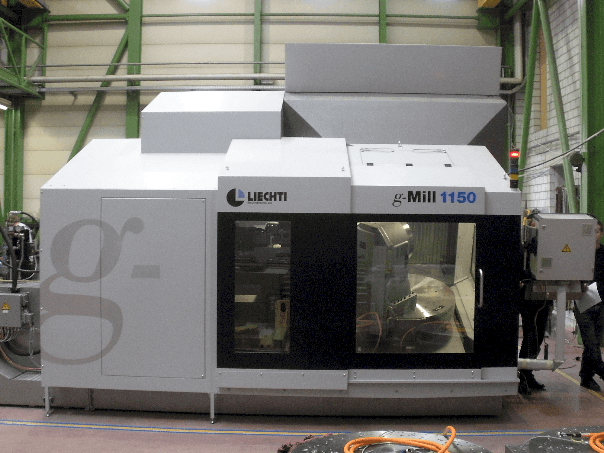 Frontansicht der Liechti G-Mill 1150 Maschine