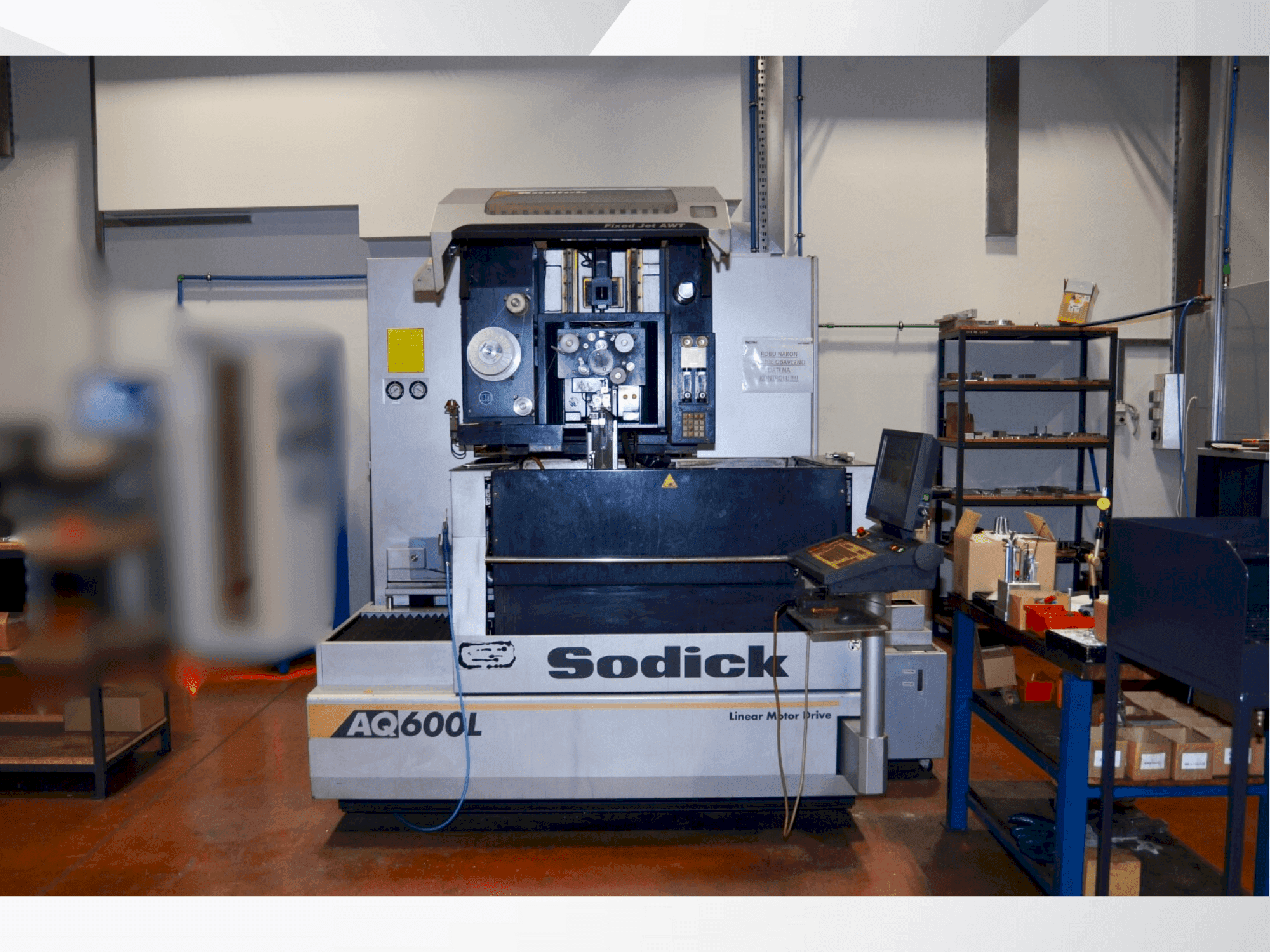 Frontansicht der Sodick AQ 600L Maschine