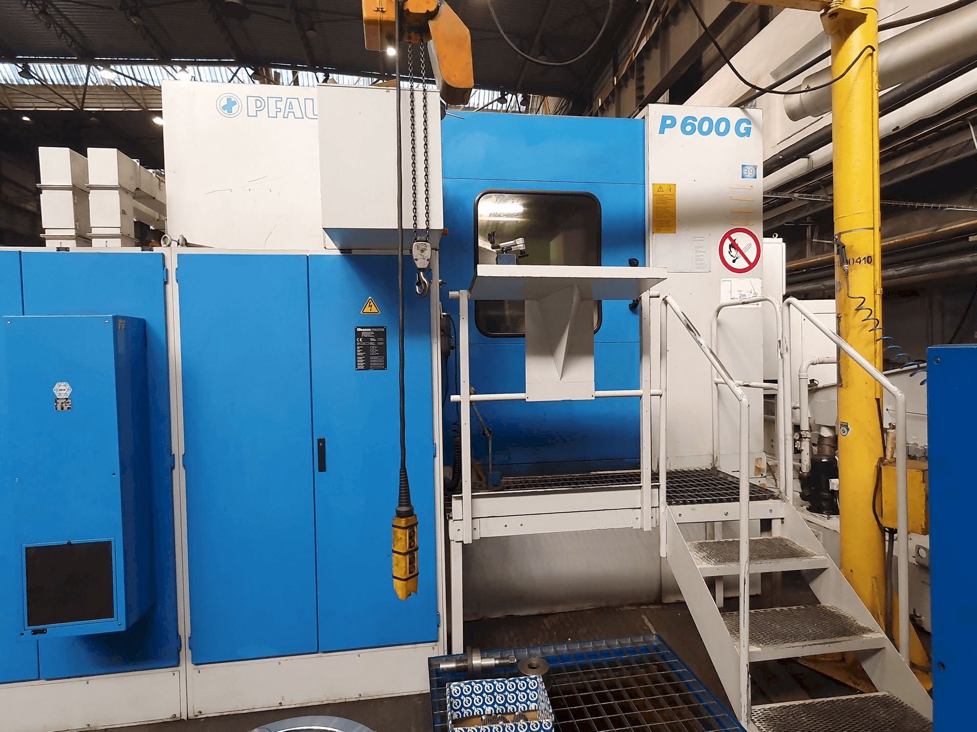 Frontansicht der Gleason PFAUTER P 600G Maschine