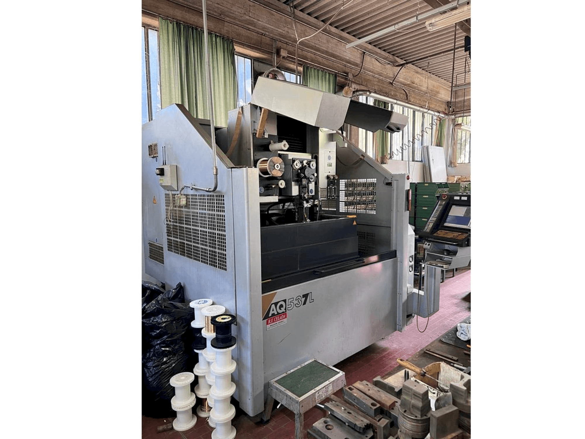 Frontansicht der Sodick AQ537L Maschine