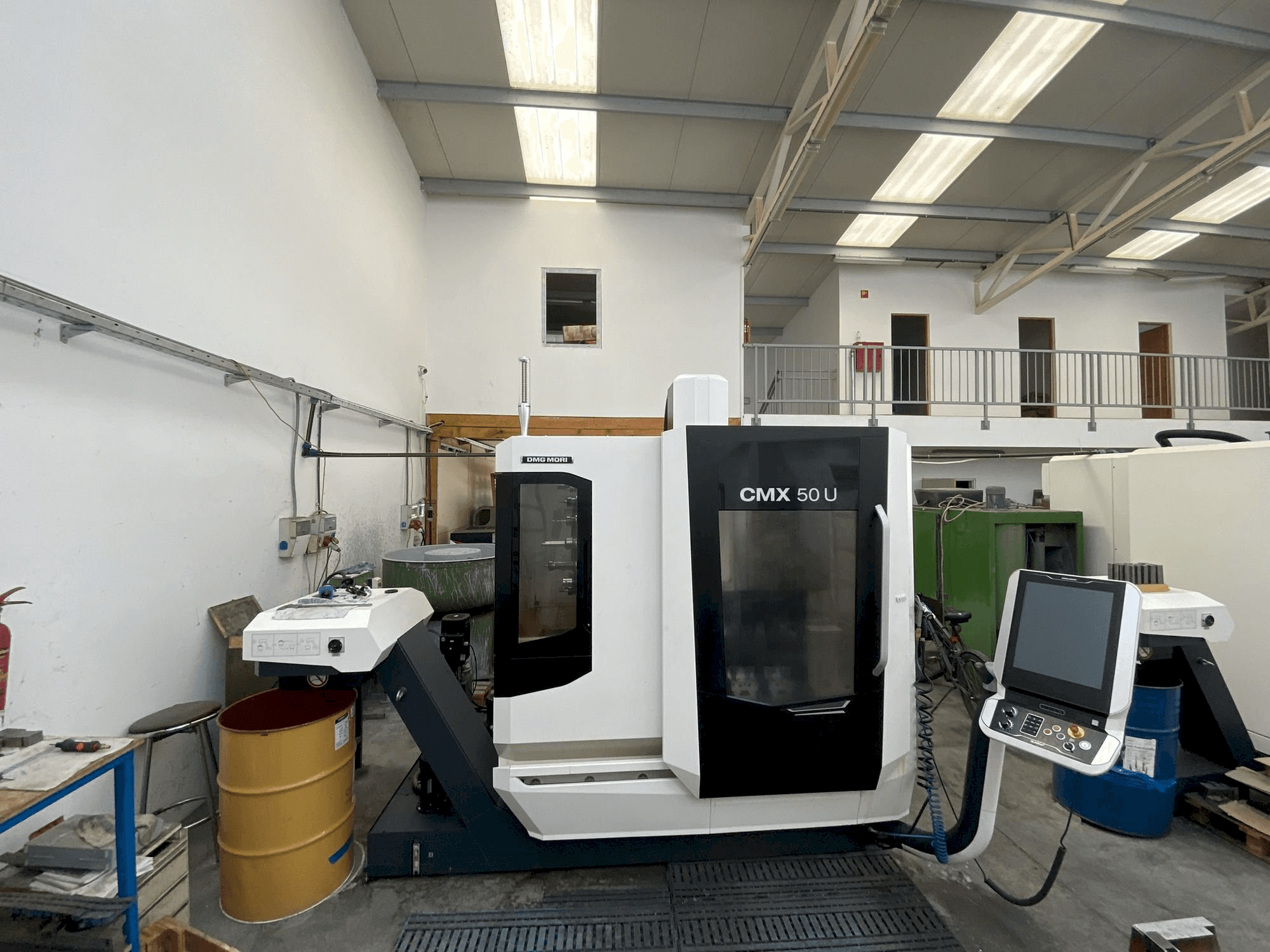 Frontansicht der DMG MORI CMX 50 U Maschine