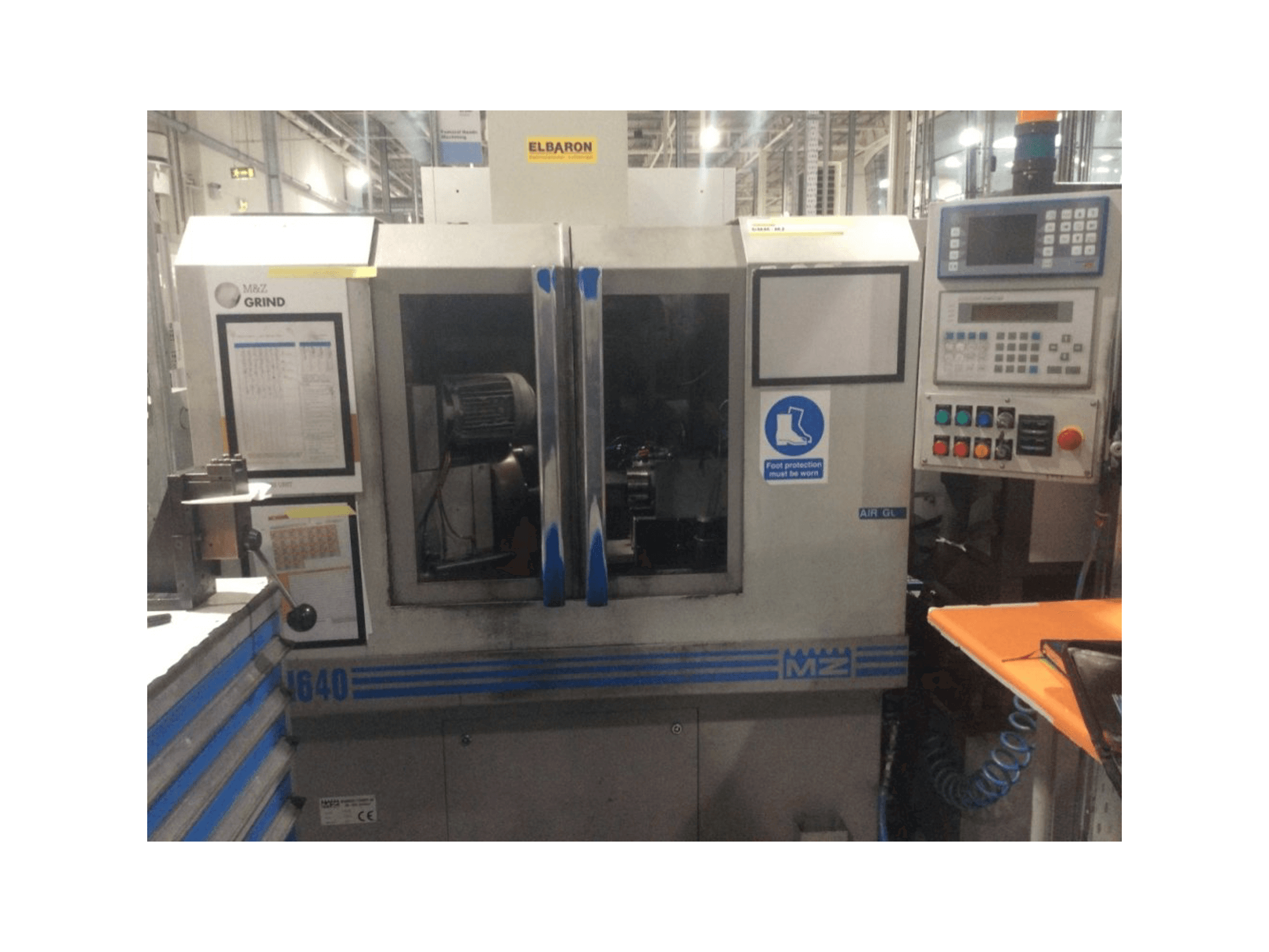 Frontansicht der Monnier & Zahner M640 CNC Maschine