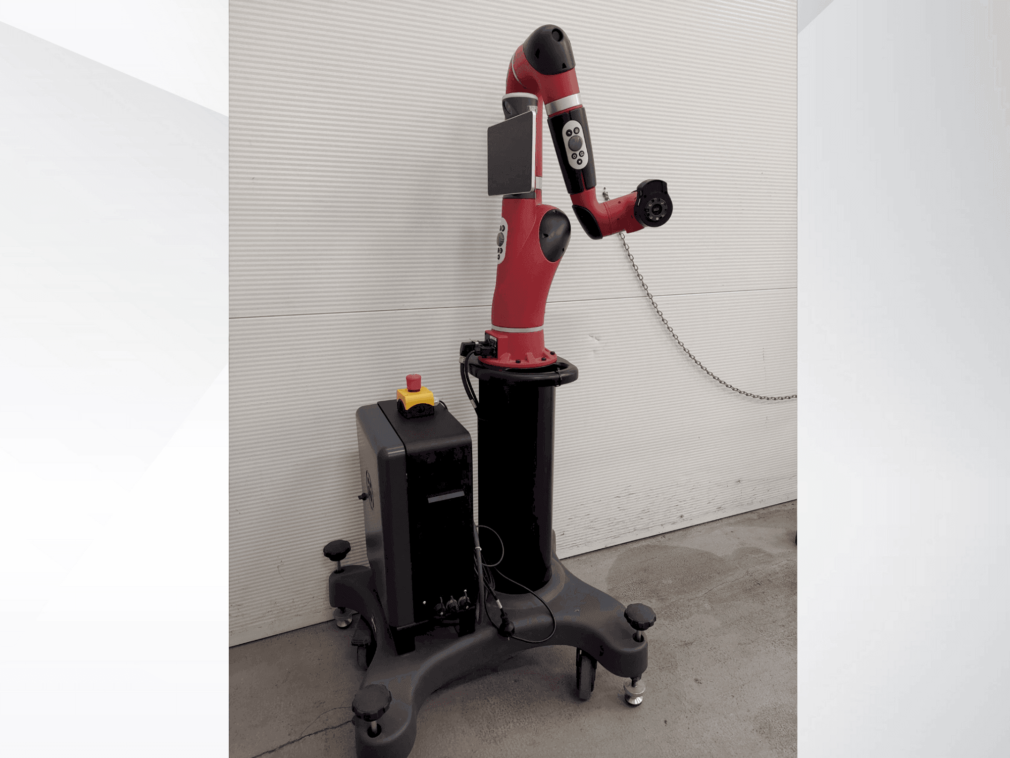 Frontansicht der RETHINK sawyer Maschine