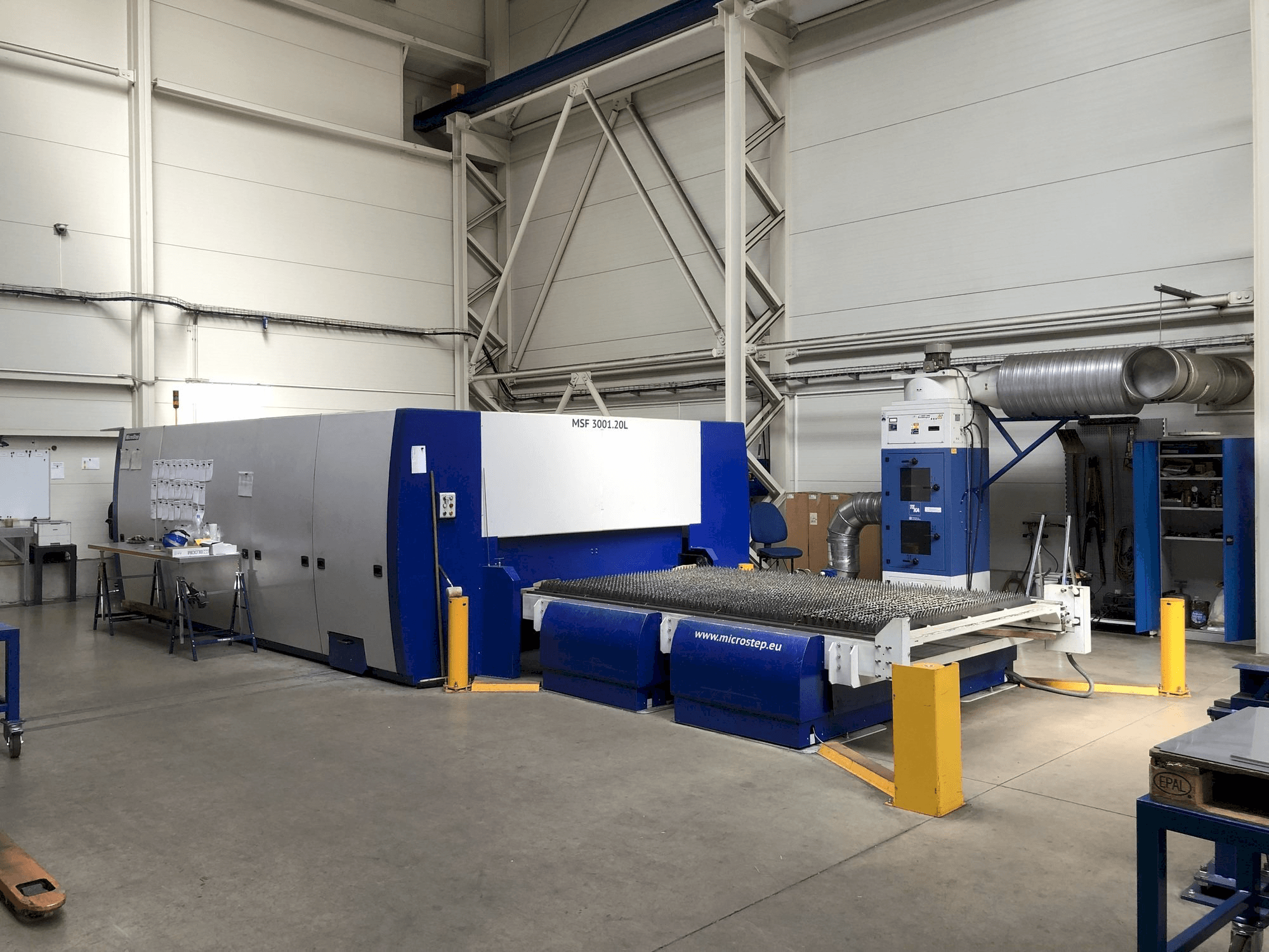 Linke Seitenansicht der MicroStep MSF 3001.20L Maschine