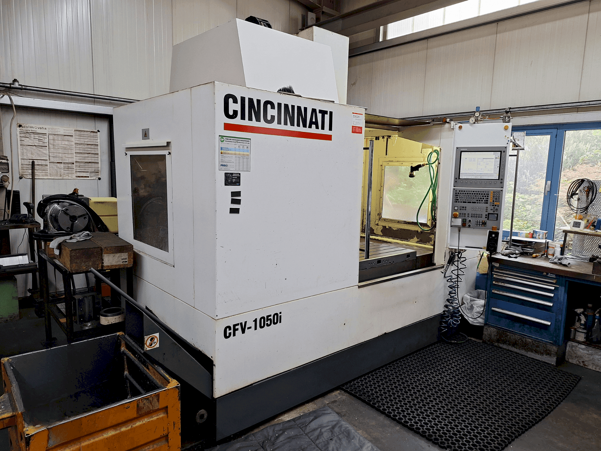 Frontansicht der Cincinnati CFV-1050i Maschine