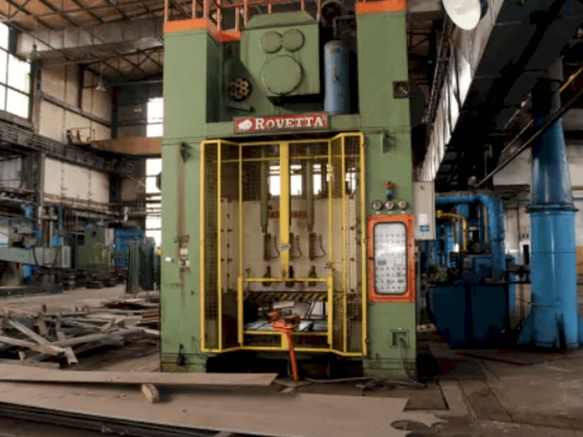 Frontansicht der ROVETTA PRESSE 400T Maschine