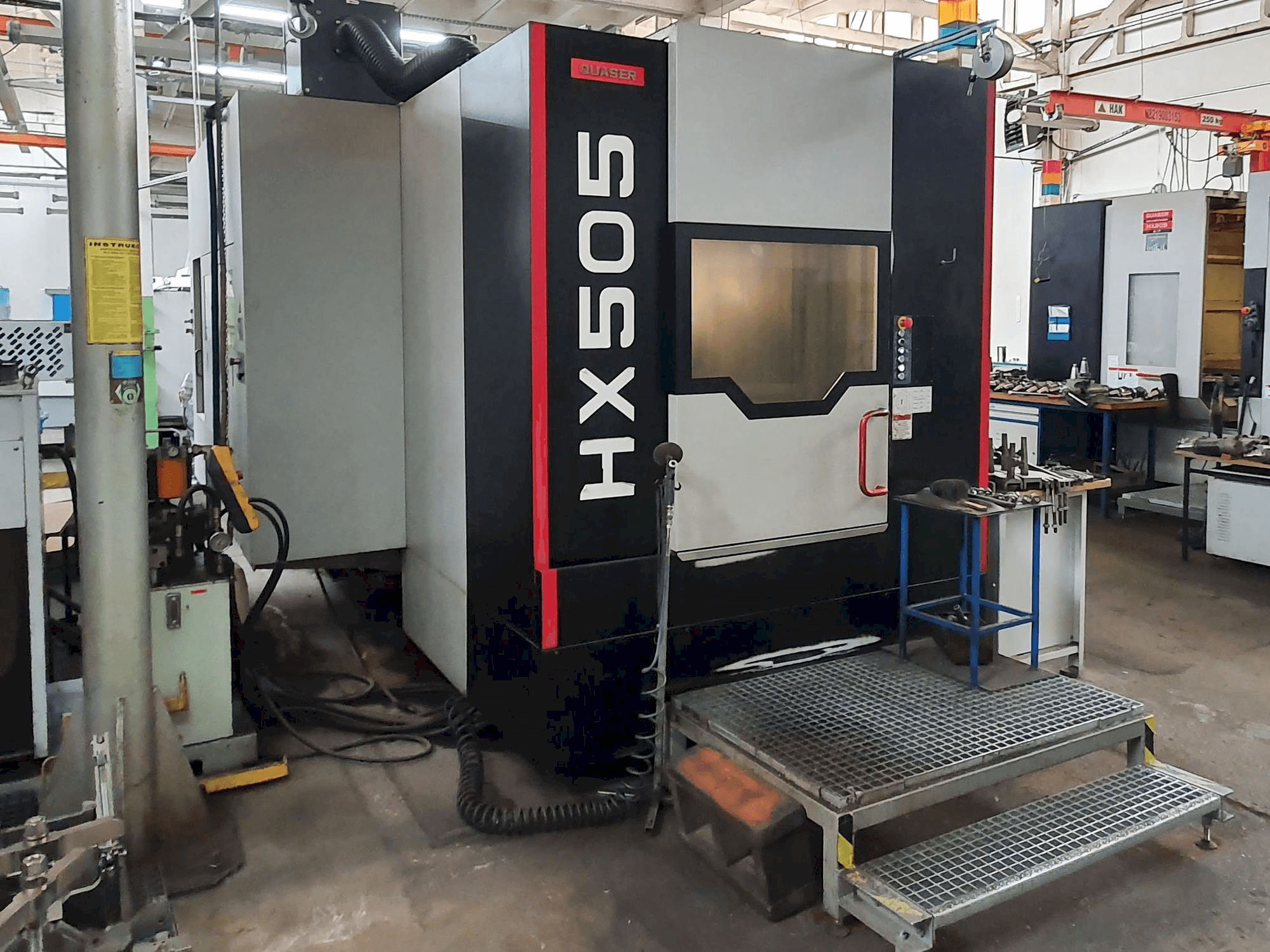 Frontansicht der Quaser HX505 AP Maschine