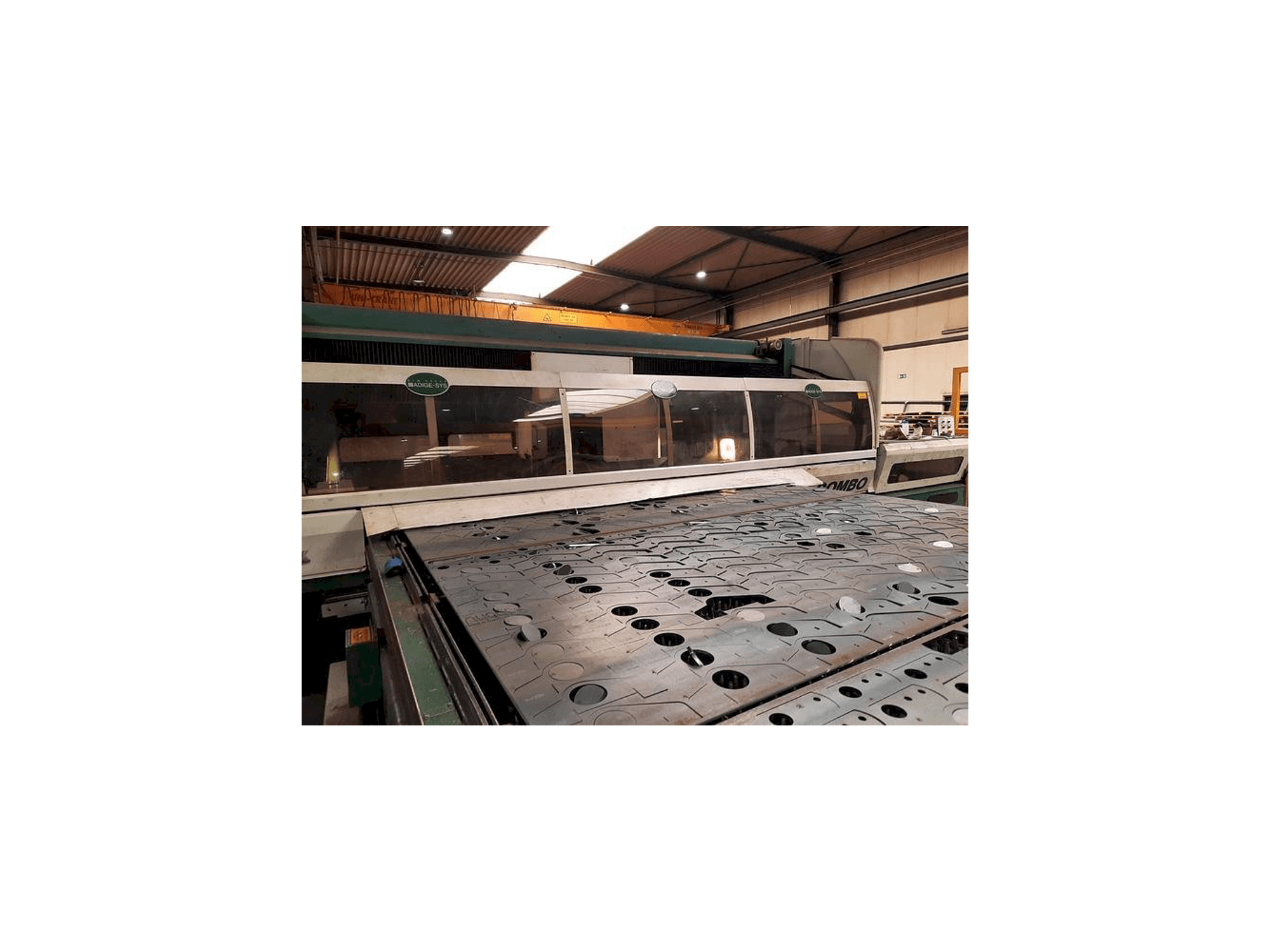 Frontansicht der ADIGE SYS LT COMBO Maschine