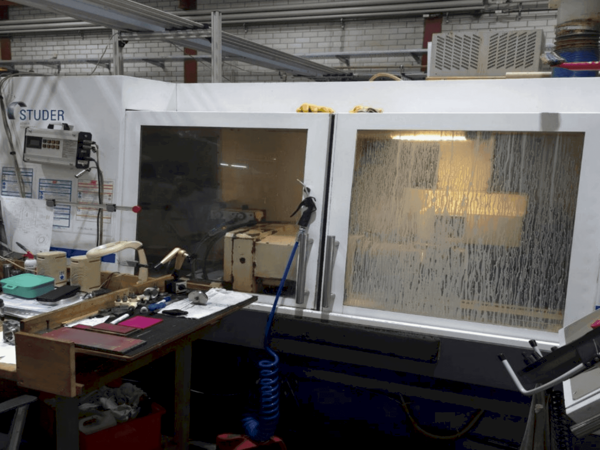 Frontansicht der STUDER S31 Maschine