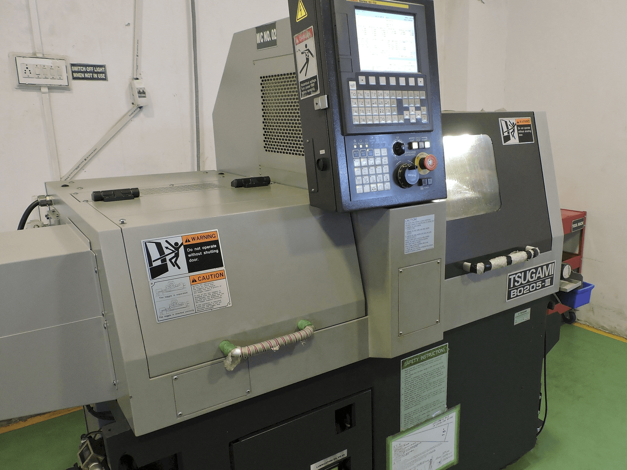 Linke Ansicht der TSUGAMI B0205-III Maschine