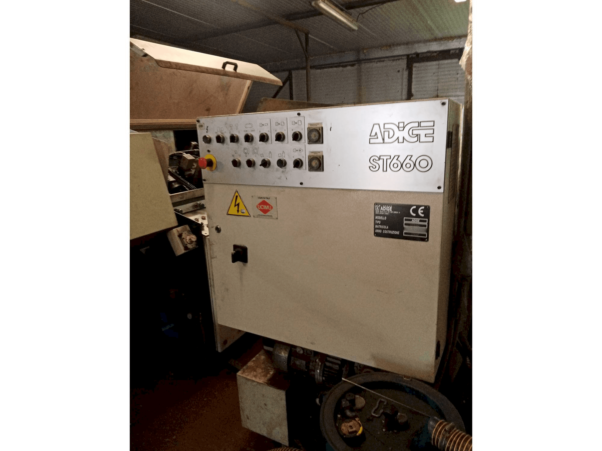 Frontansicht der ADIGE TT640 ST660 Maschine