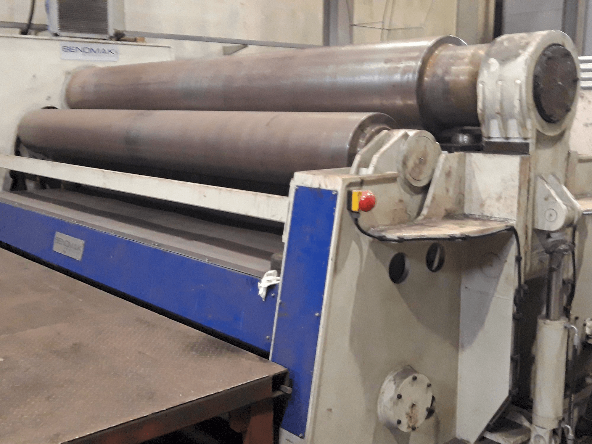 Frontansicht der BENDMAK CY4R-HHS 450-35/33-4 Maschine