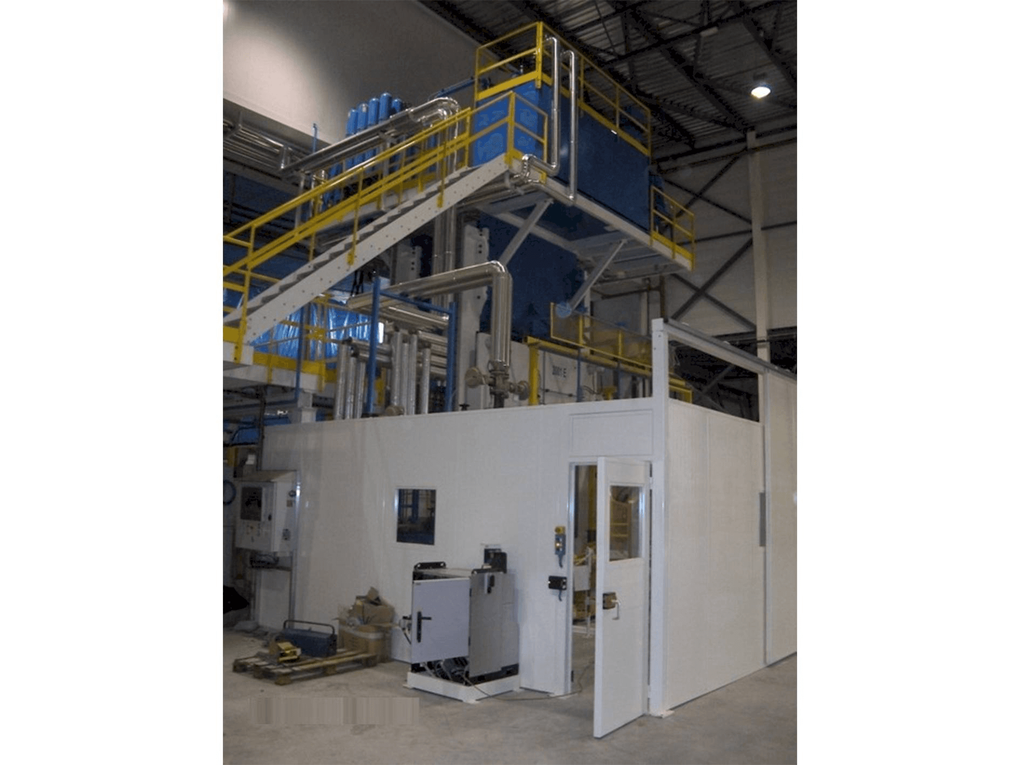 Frontansicht der Pinette 2000 Ton Maschine