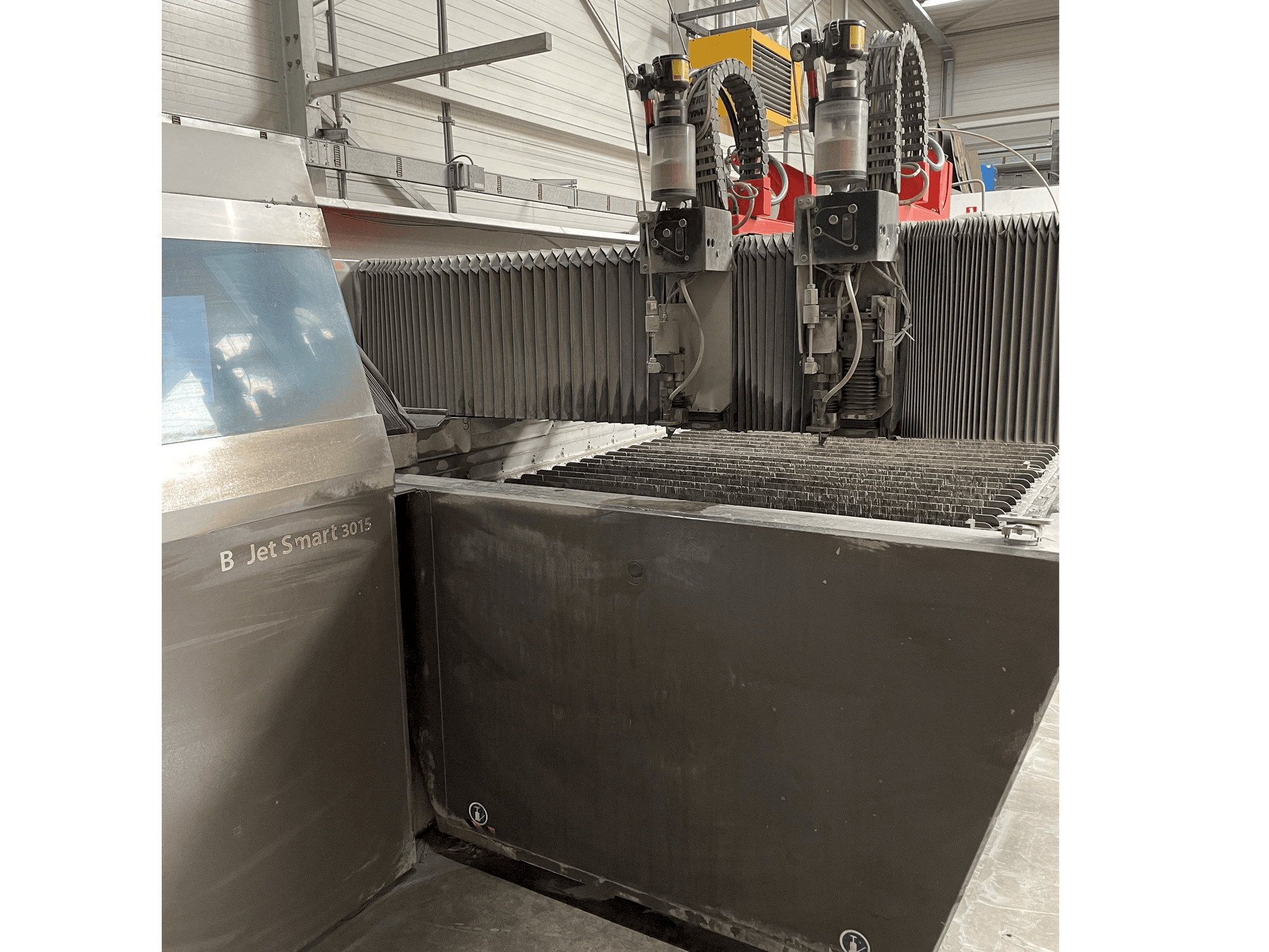 Frontansicht der Bystronic ByJet Smart 3015 Maschine