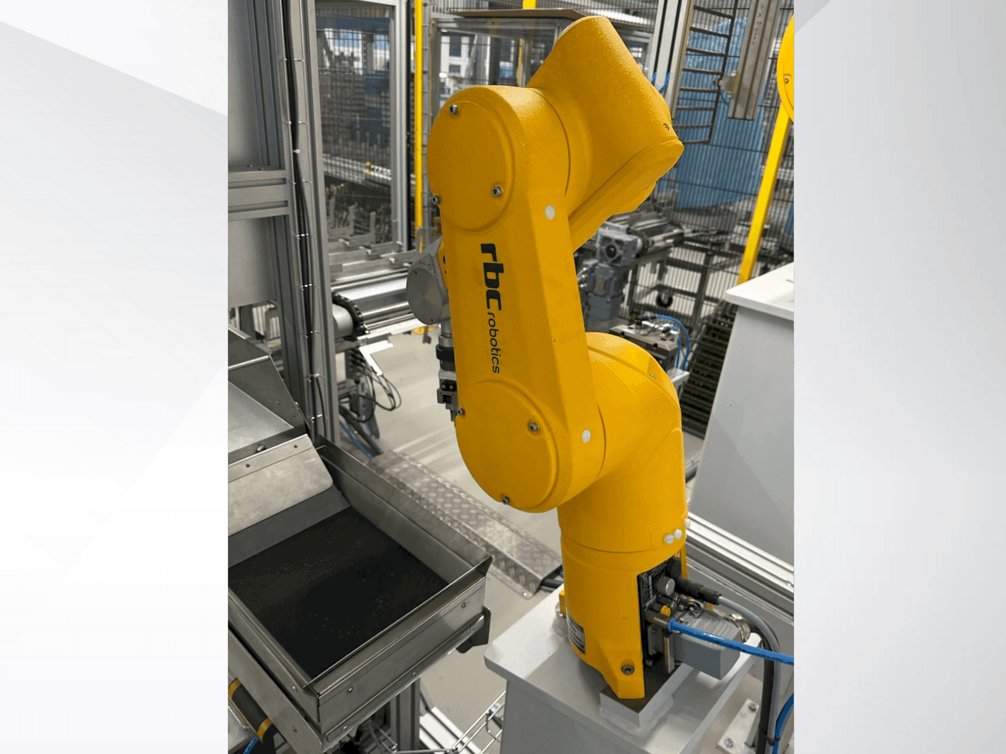 Frontansicht der STAUBLI TX60 Maschine