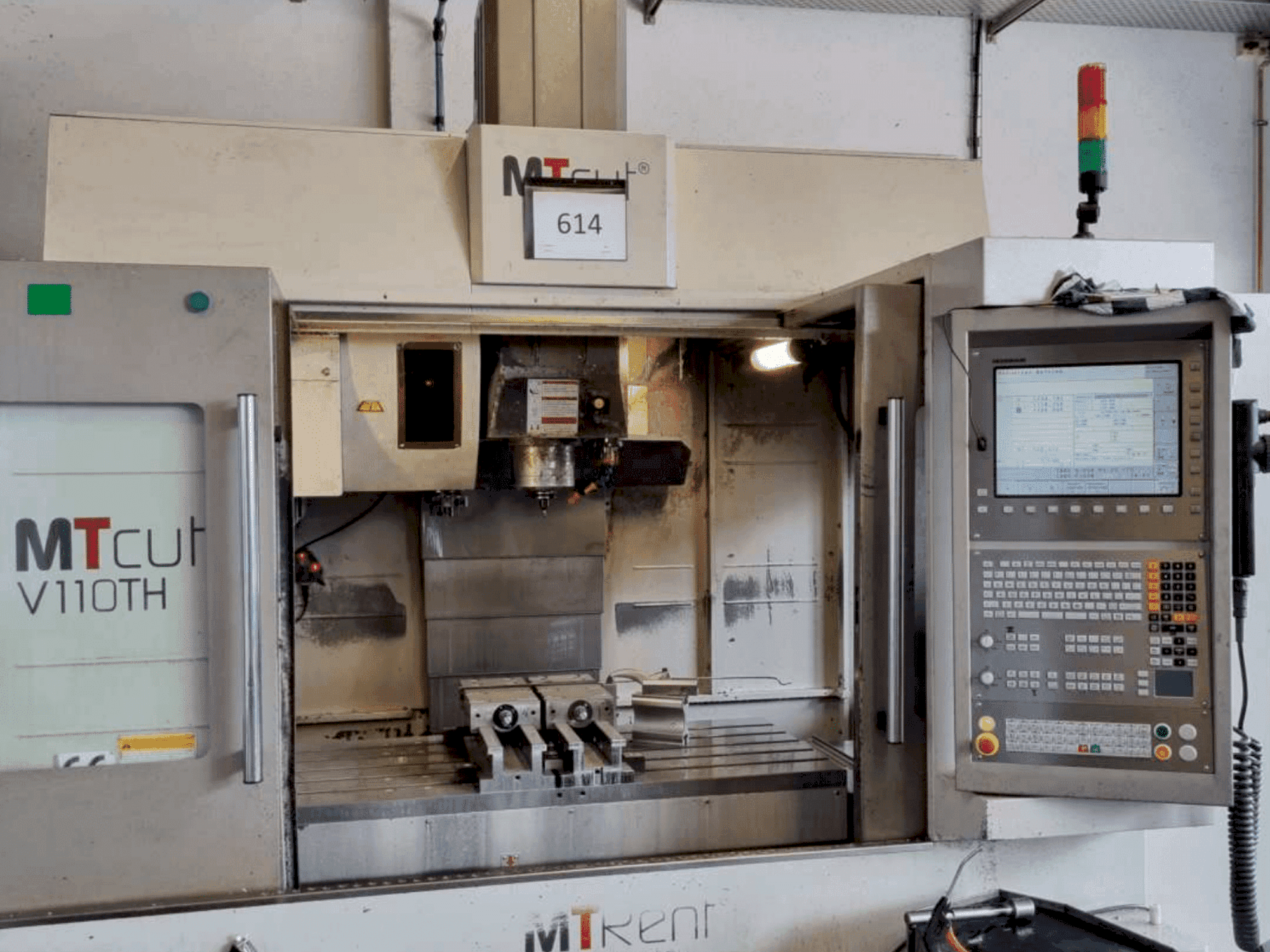 Frontansicht der MTcut V 110 TH Maschine