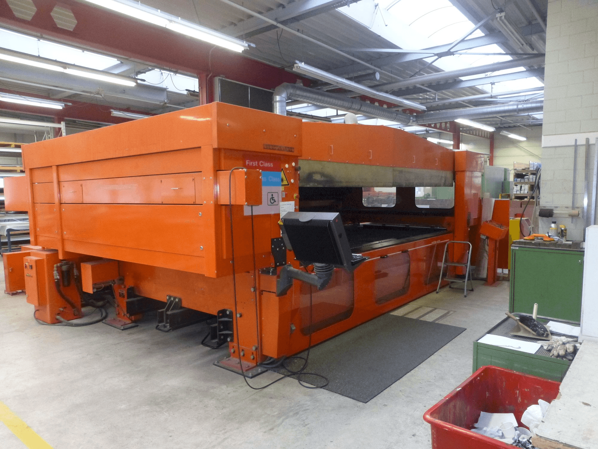 Frontansicht der Bystronic BYSTAR 4020 Maschine