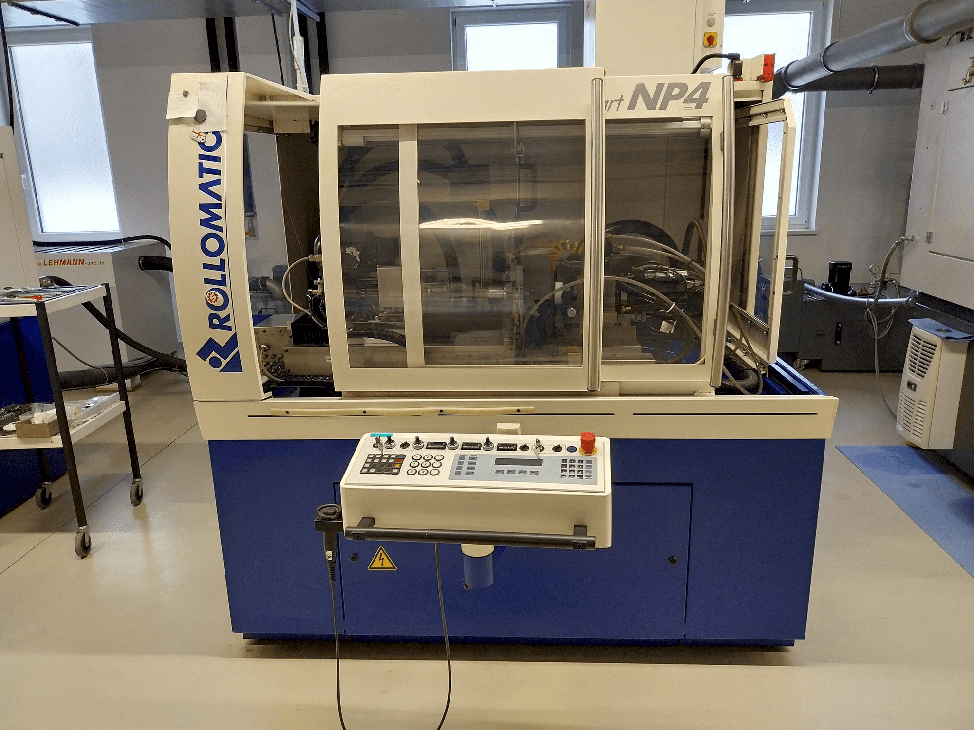 Frontansicht der ROLLOMATIC NP4 Maschine