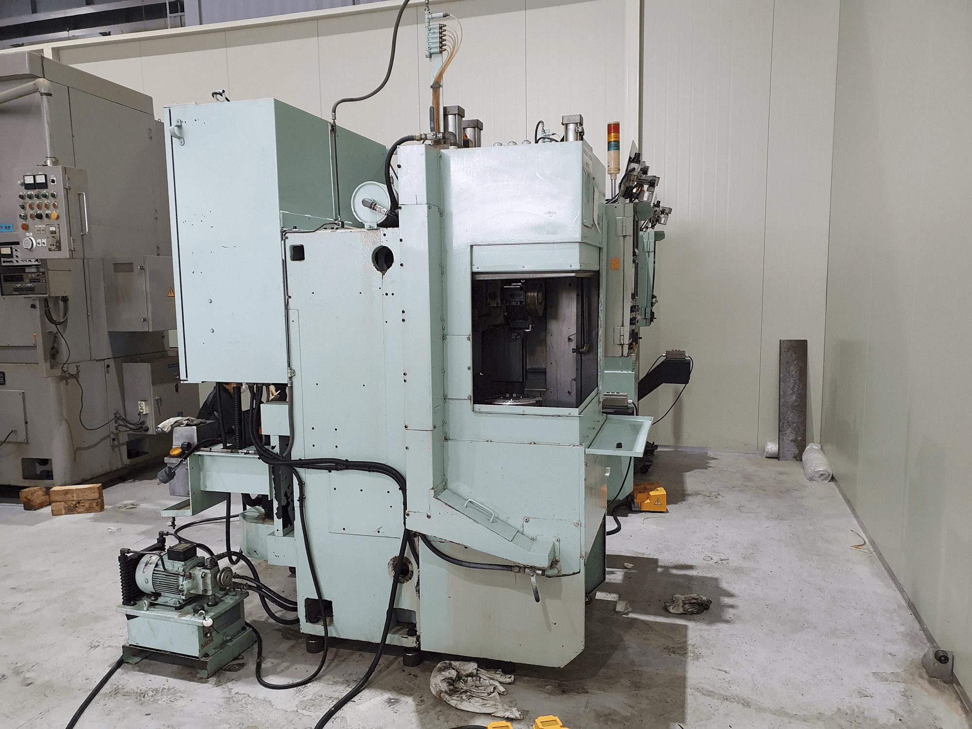 Frontansicht der KANZAKI MV5T Maschine