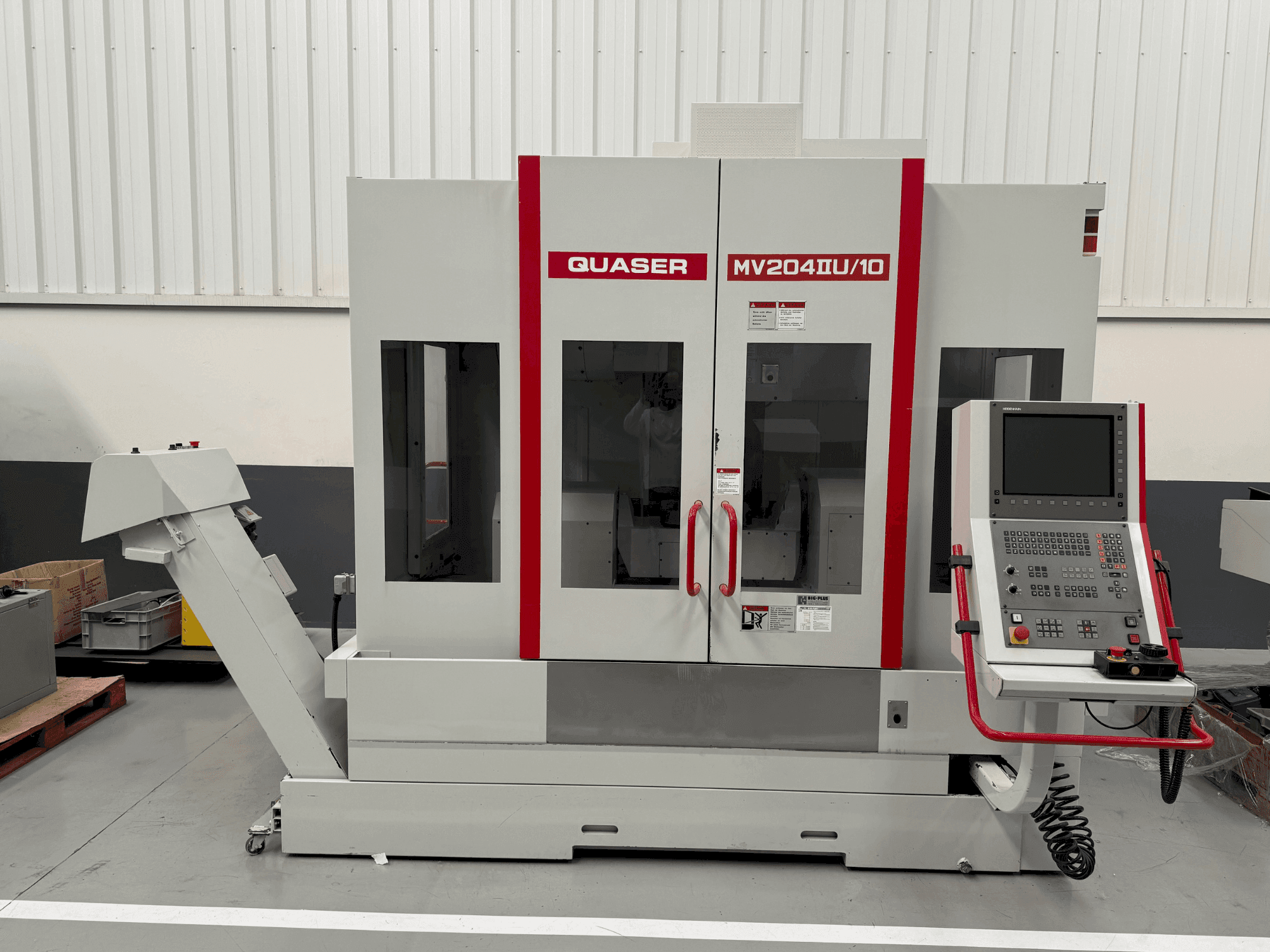 Frontansicht der Quaser MV 204 IIU/10 Maschine