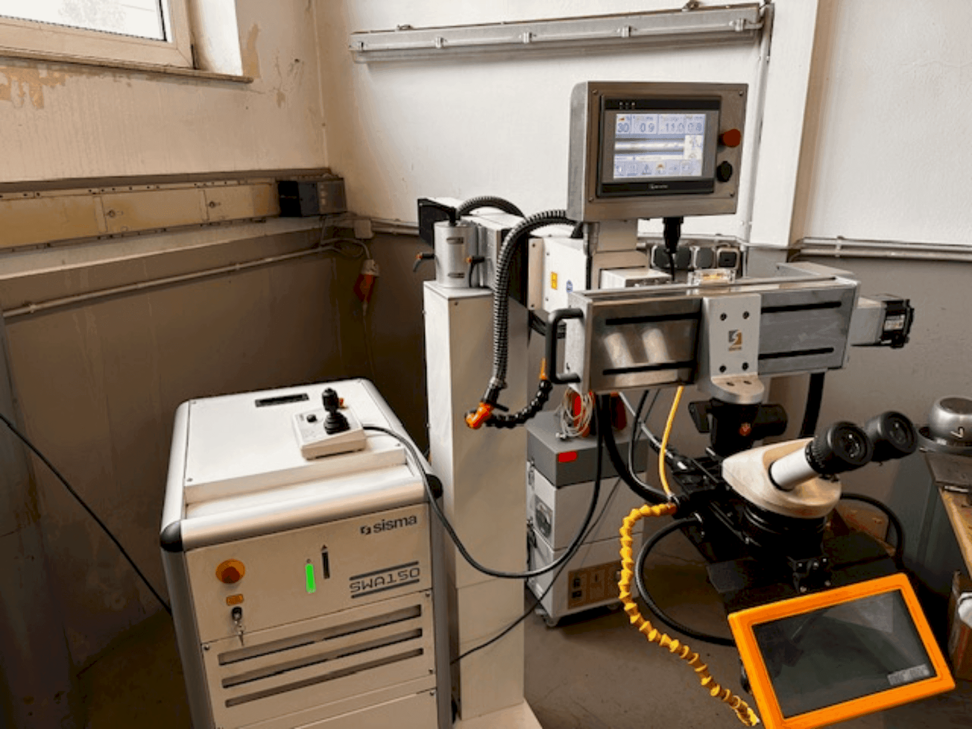 Frontansicht der Sisma SWA 150 Maschine