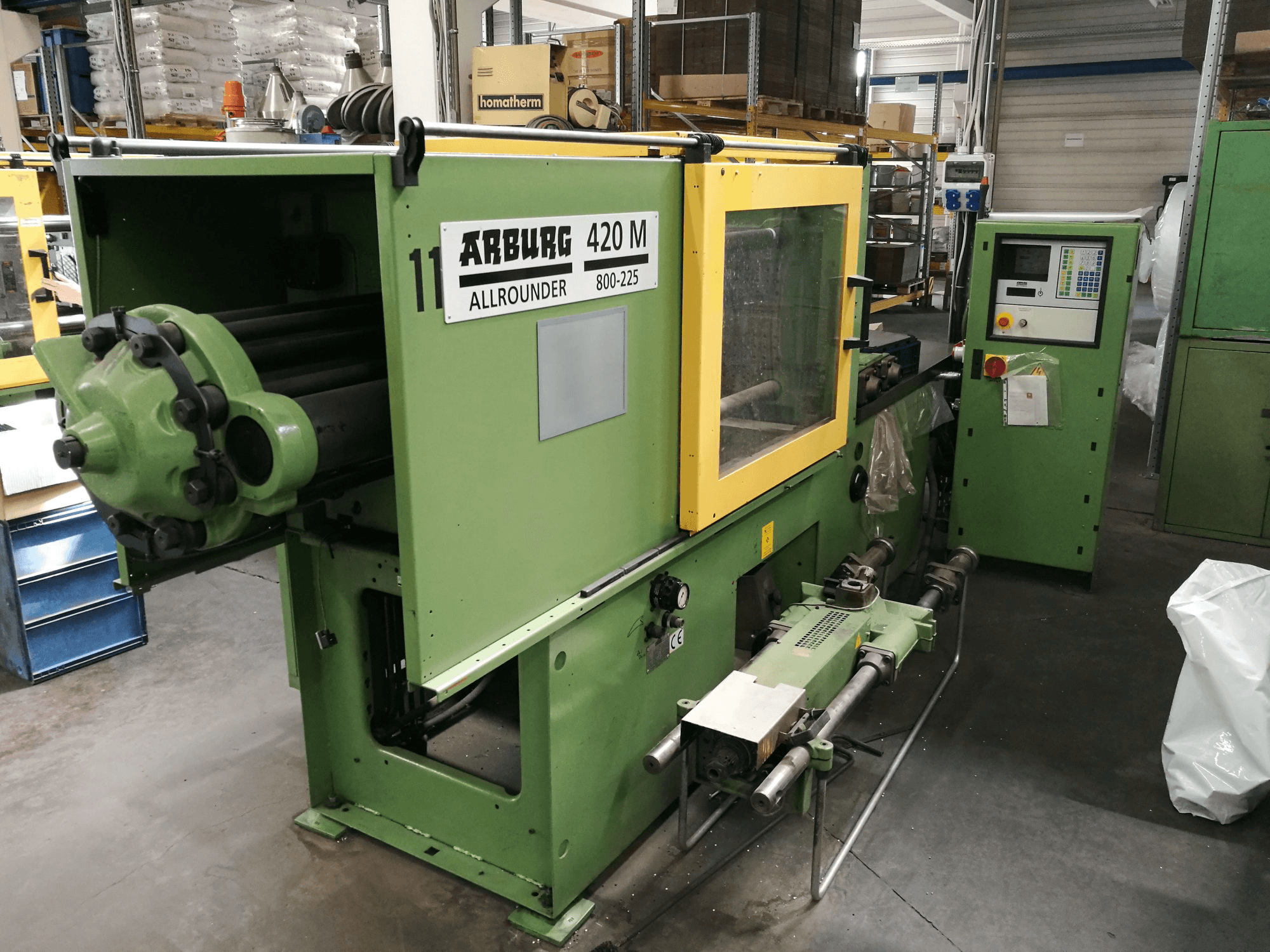 Linke Ansicht der Arburg 420M 800-225 Maschine