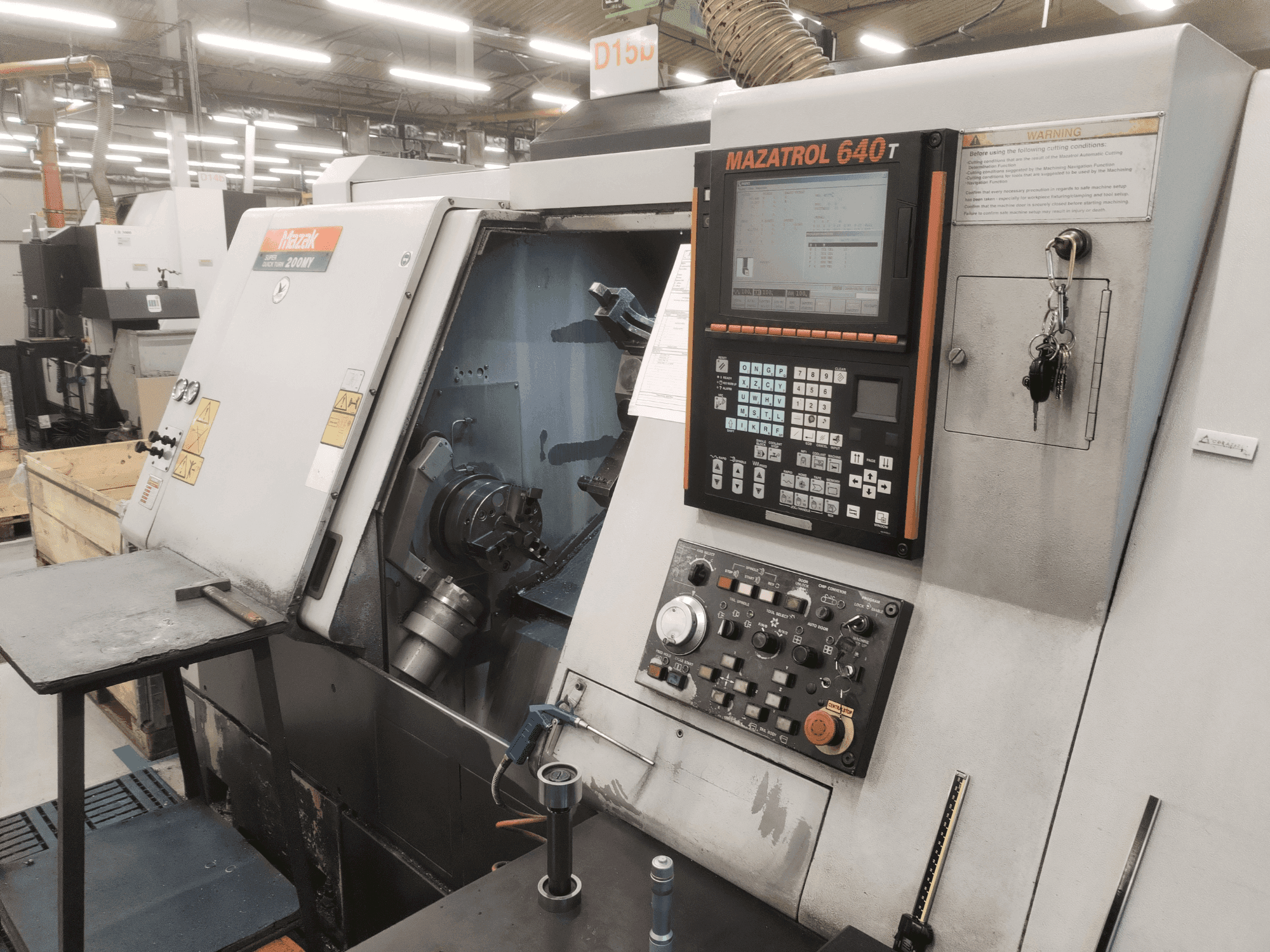 Frontansicht der Mazak SQT-200MY Maschine