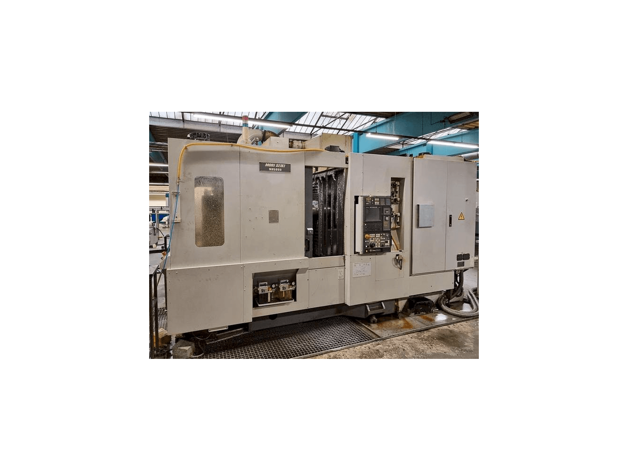 Frontansicht der MORI SEIKI NH-5000 Maschine