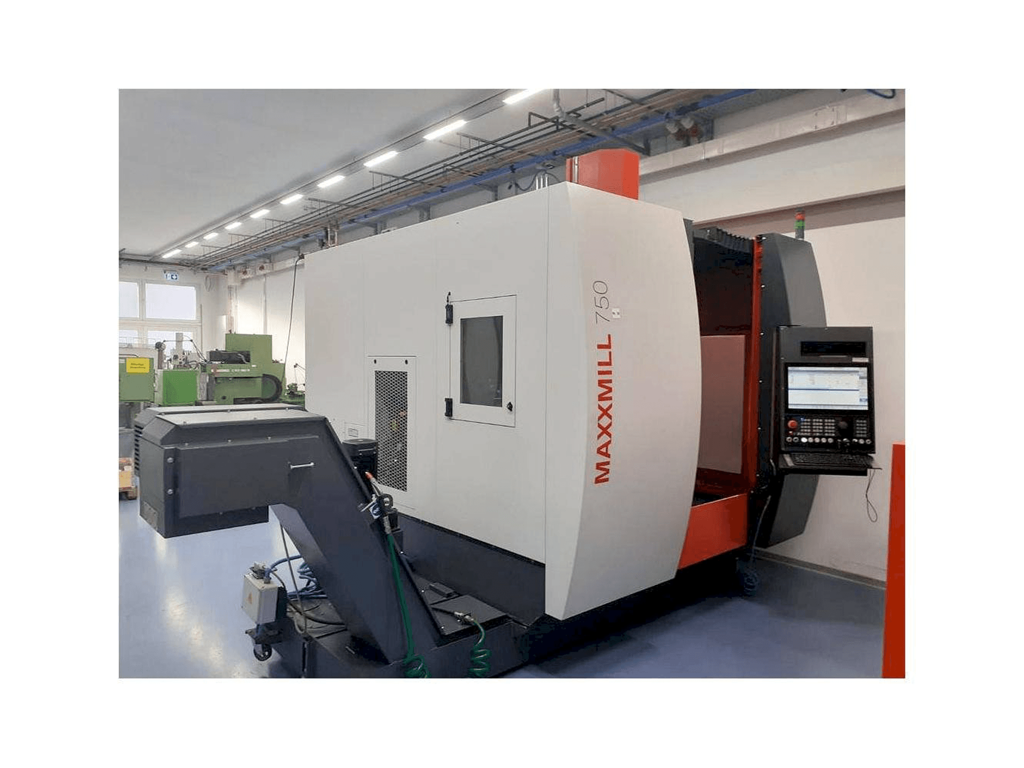 Frontansicht der EMCO Maxxmill 750 Maschine