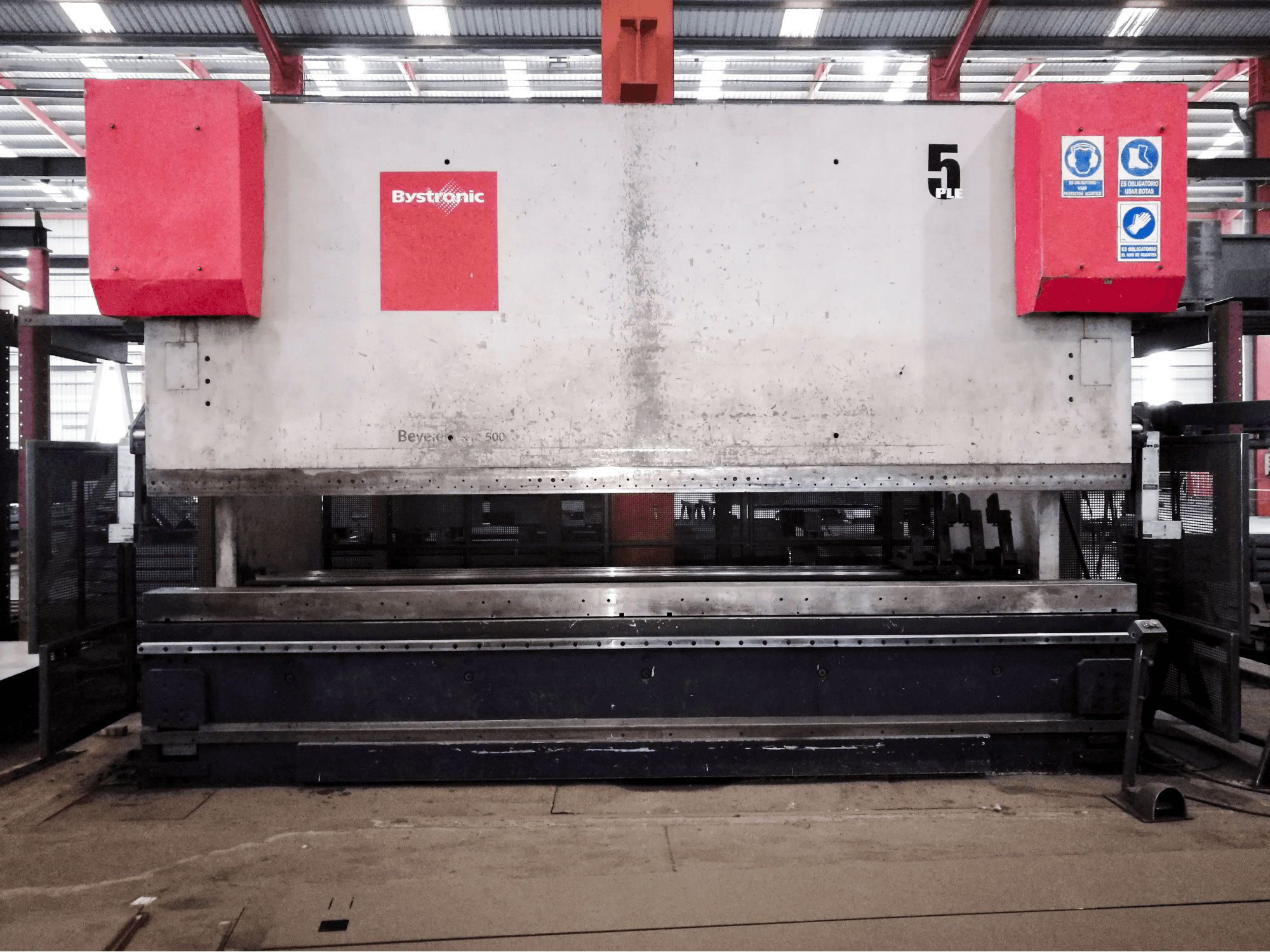 Frontansicht der Bystronic PR10 Maschine