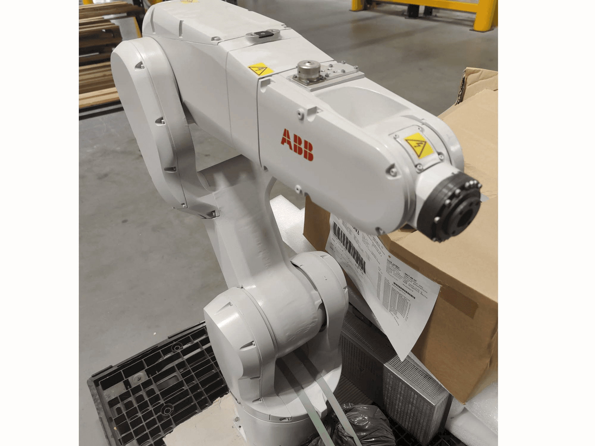 Frontansicht der ABB IRB1200 Maschine