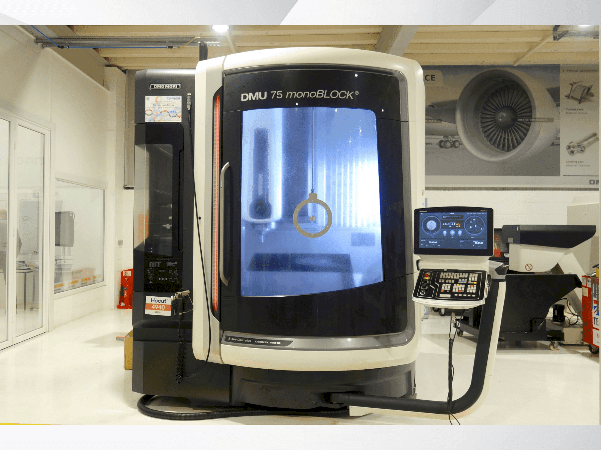 Frontansicht der DMG MORI DMU 75 Monoblock Maschine