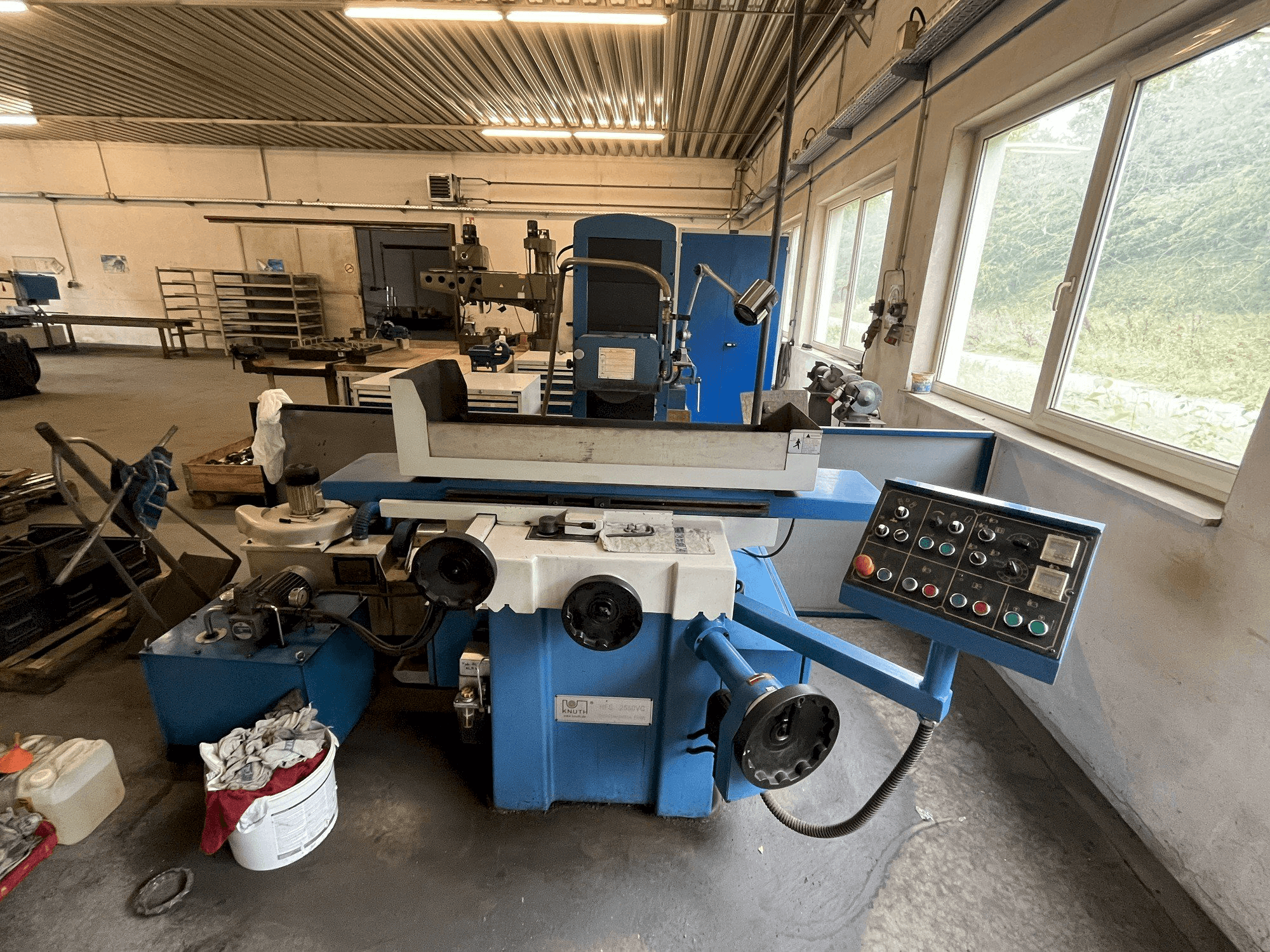 Frontansicht der KNUTH HFS 2550 VC Maschine