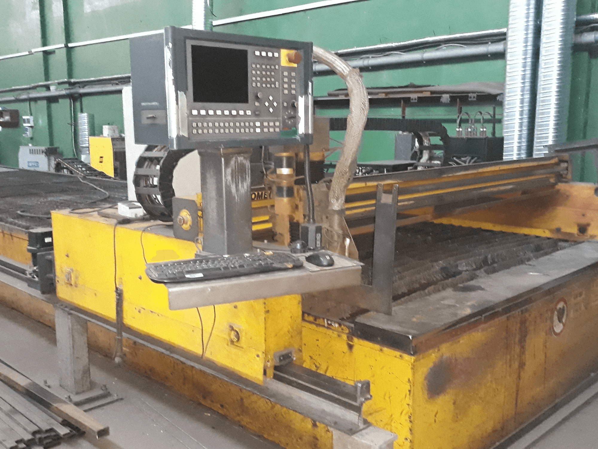 Frontansicht der ESAB CXD-P 3000 Maschine