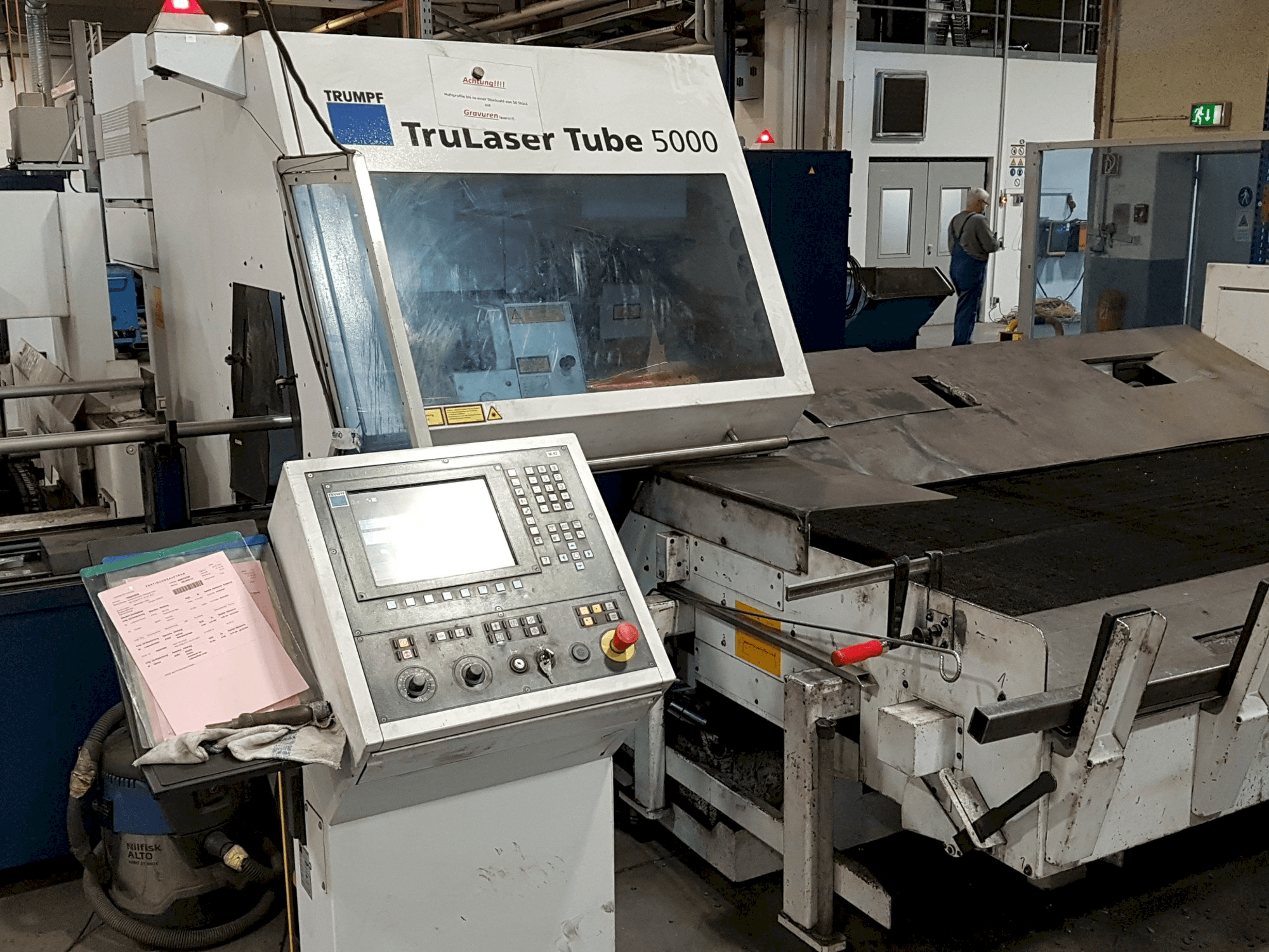 Frontansicht der Trumpf TruLaser Tube 5000 Maschine