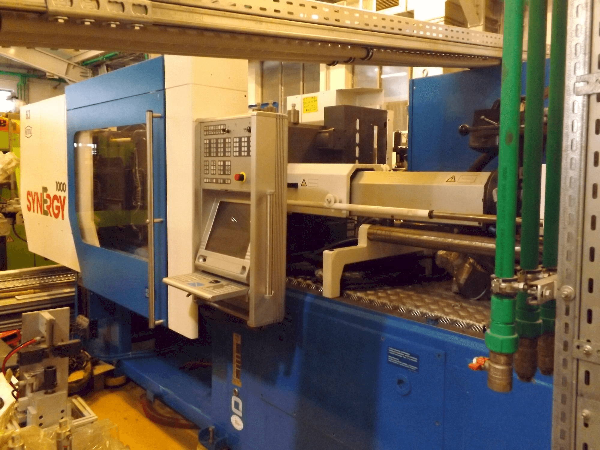 Frontansicht der Netstal Synergy 1000 230-110 Maschine