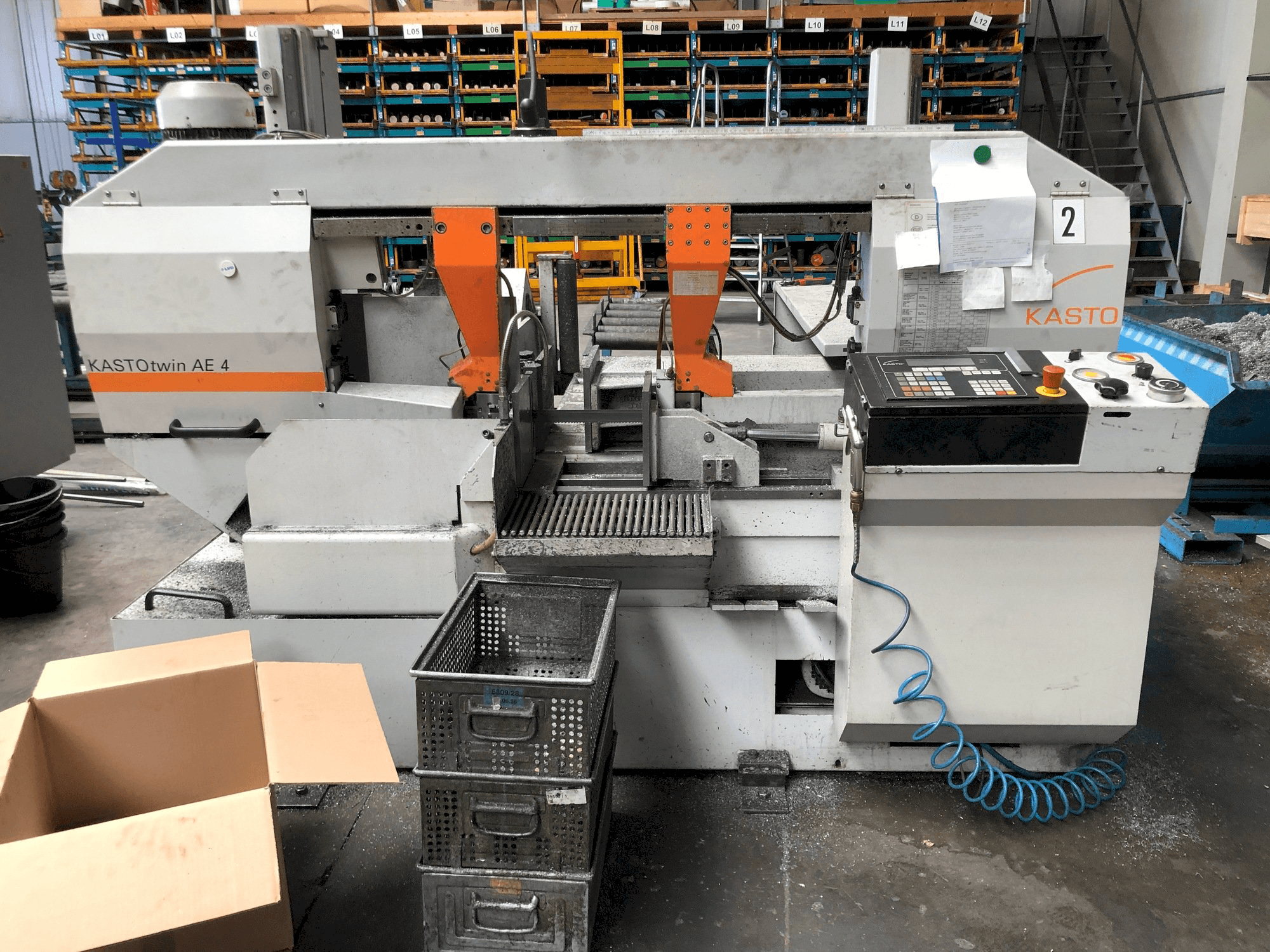 Frontansicht der KASTO twin AE 4 Maschine