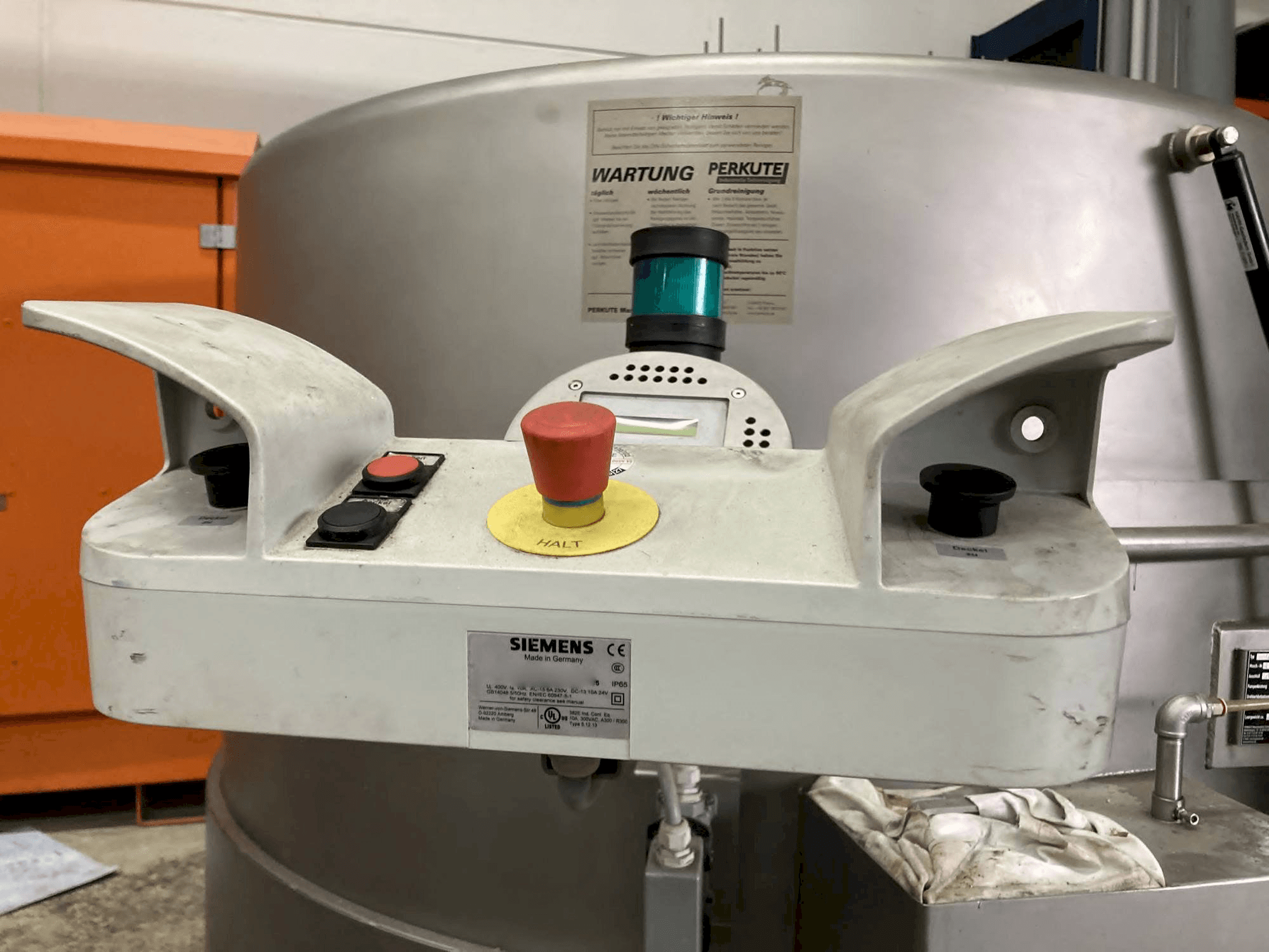 Linke Ansicht der PERKUTE SP 160 Maschine