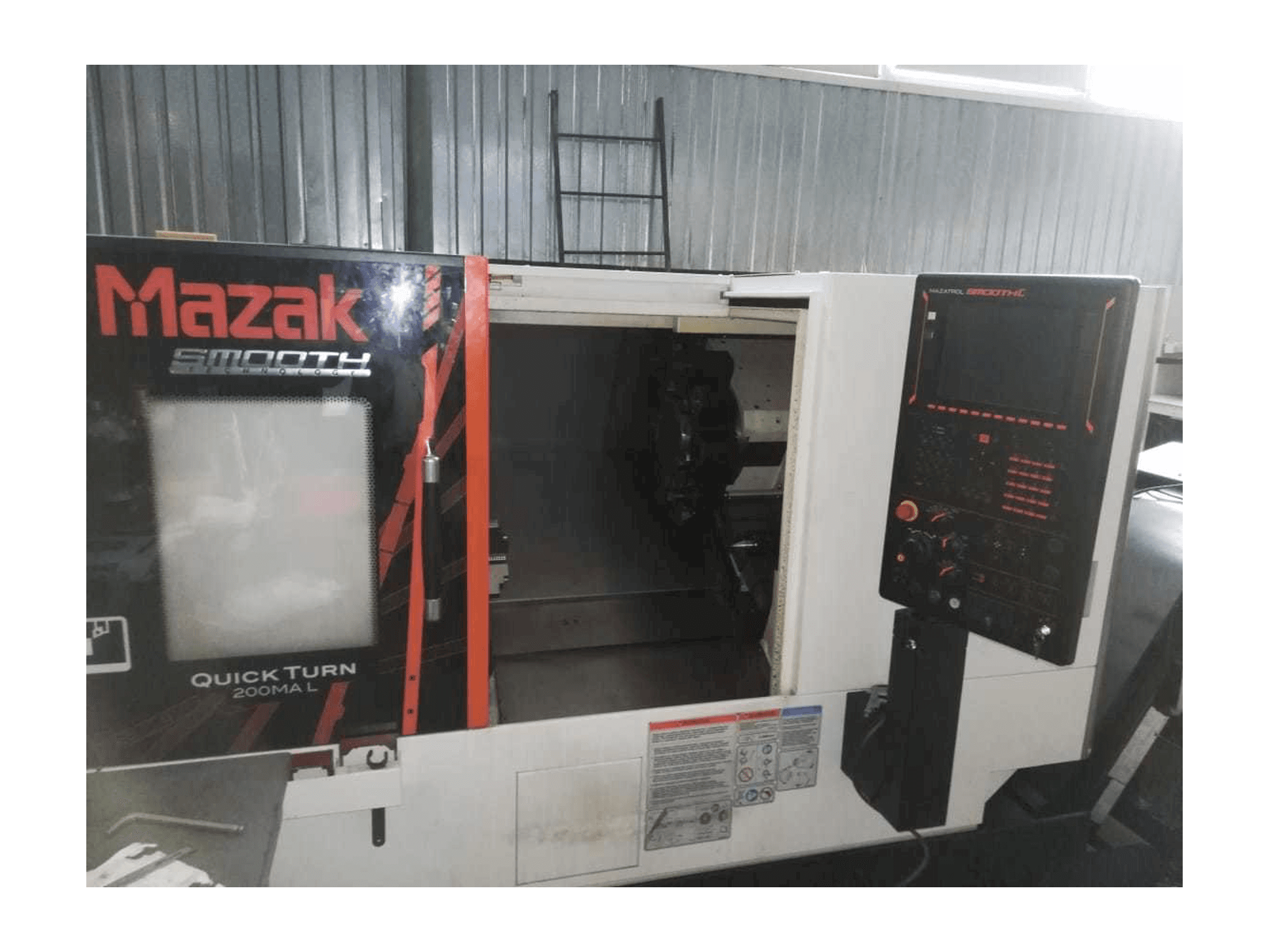 Frontansicht der Mazak Quick Turn 200MA L Maschine