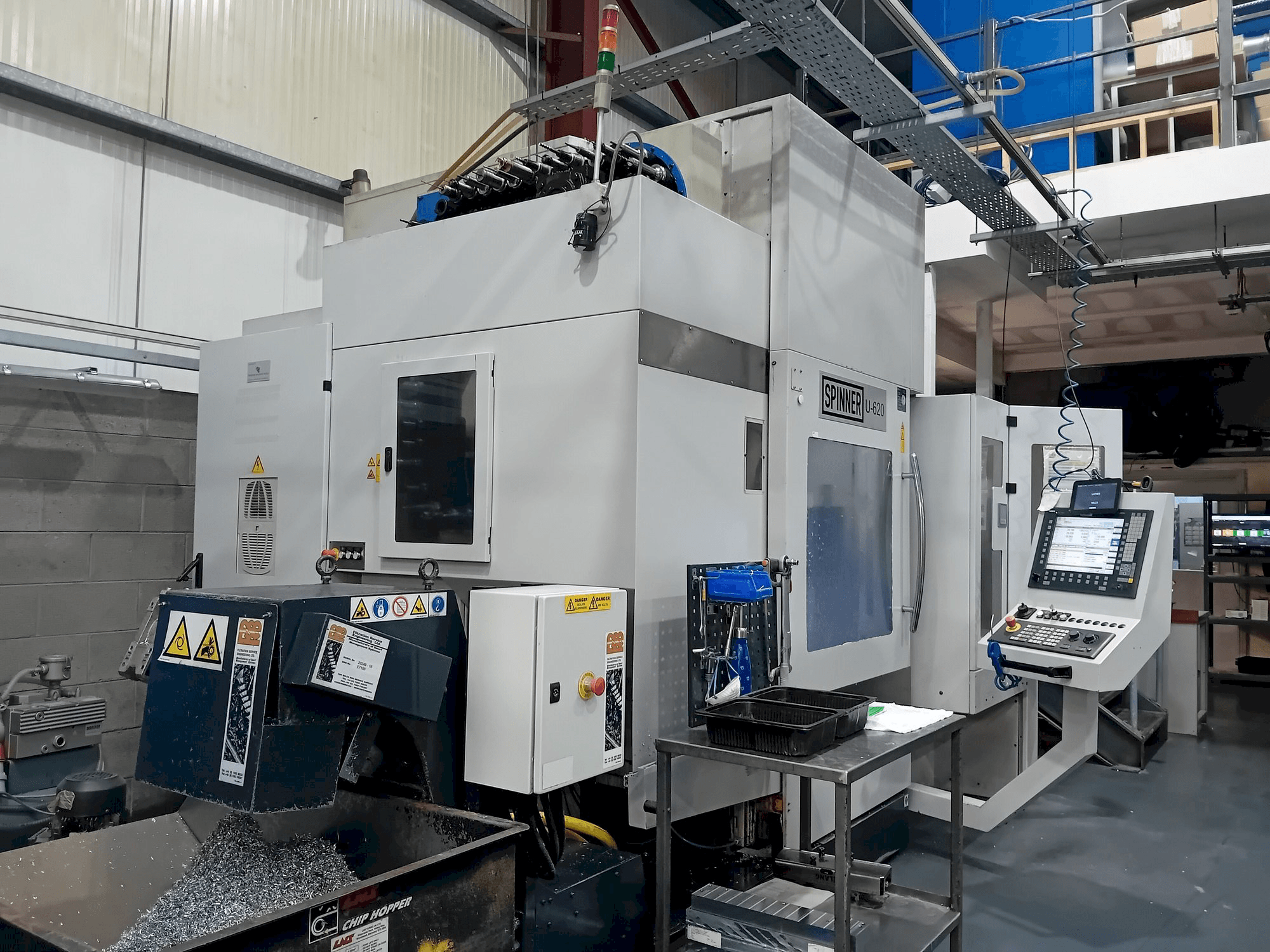 Frontansicht der SPINNER U5-620 Maschine