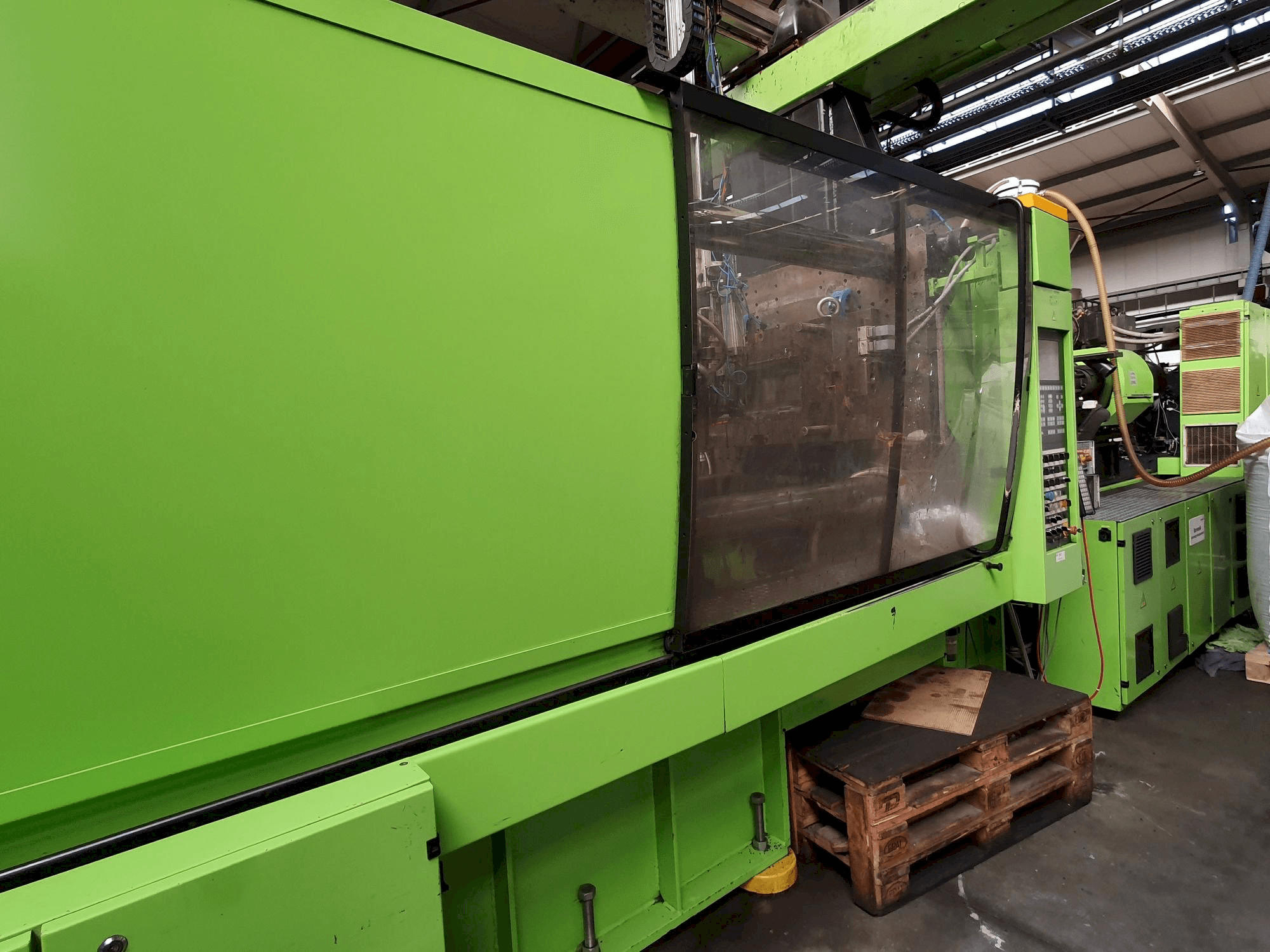 Frontansicht der ENGEL ES 4550/550 KSL Maschine