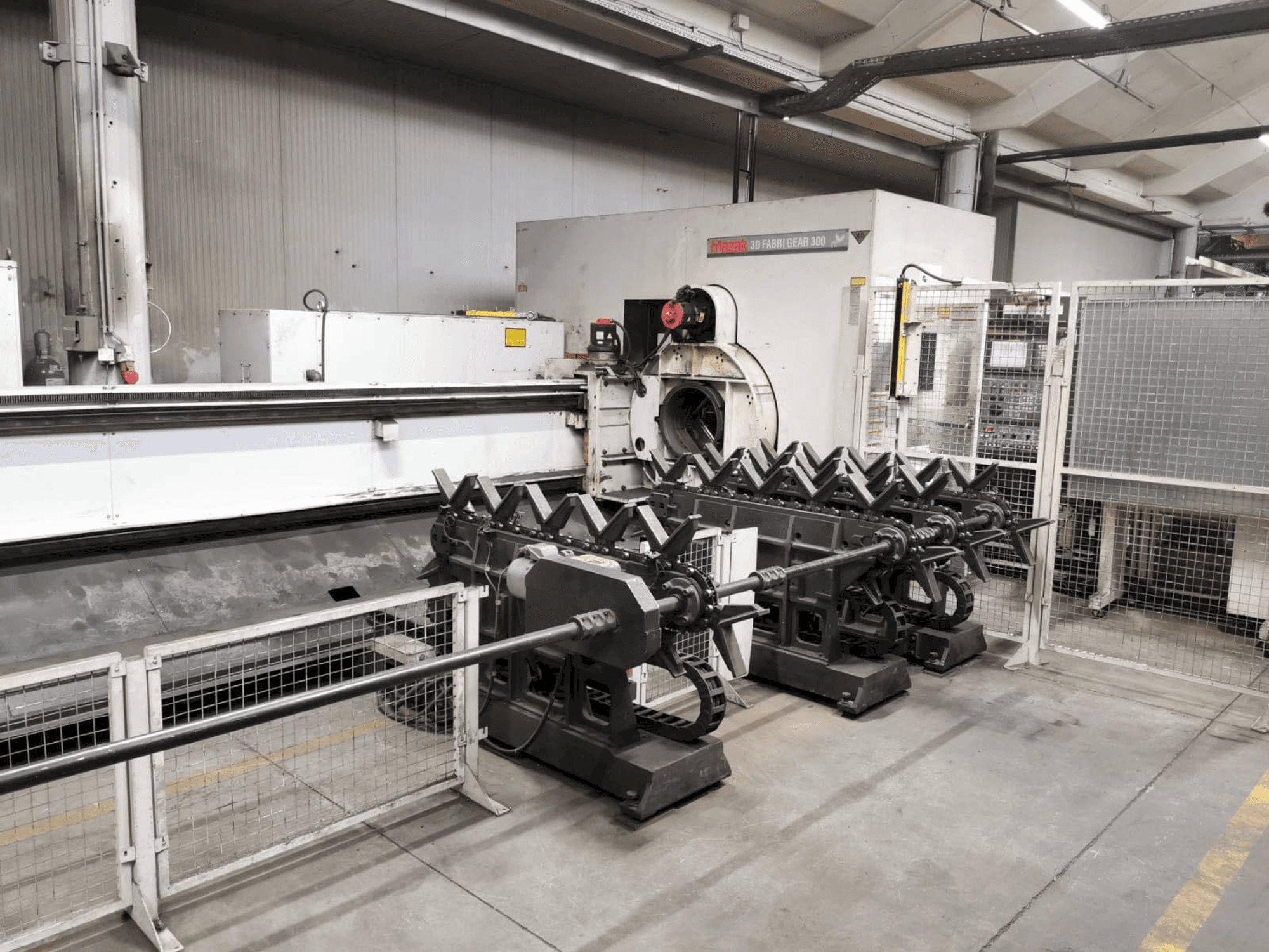 Frontansicht der Mazak 3D Fabri Gear 300V Maschine