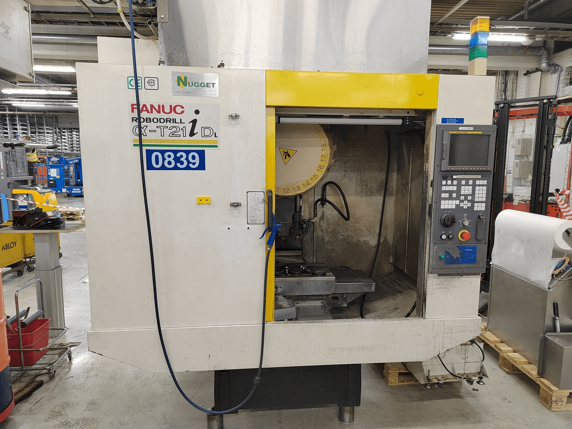 Frontansicht der FANUC Robodrill Alpha-T21iDL Maschine